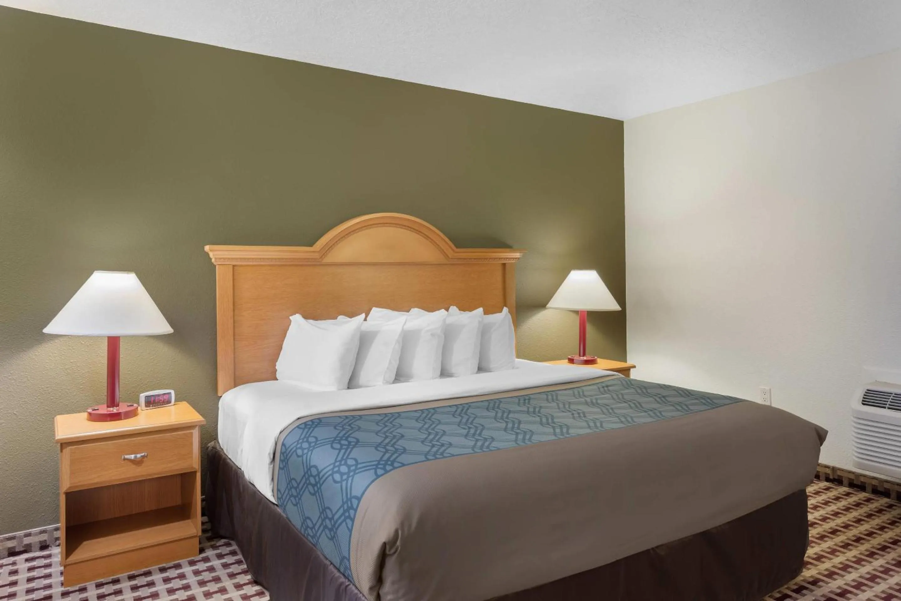 Bedroom, Bed in Econo Lodge Inn & Suites Socorro