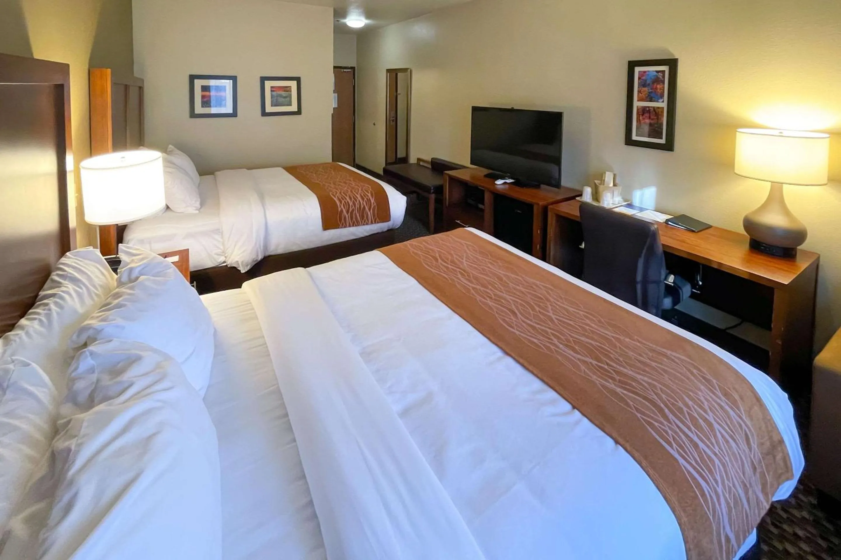Bedroom, Bed in Comfort Inn & Suites Midtown