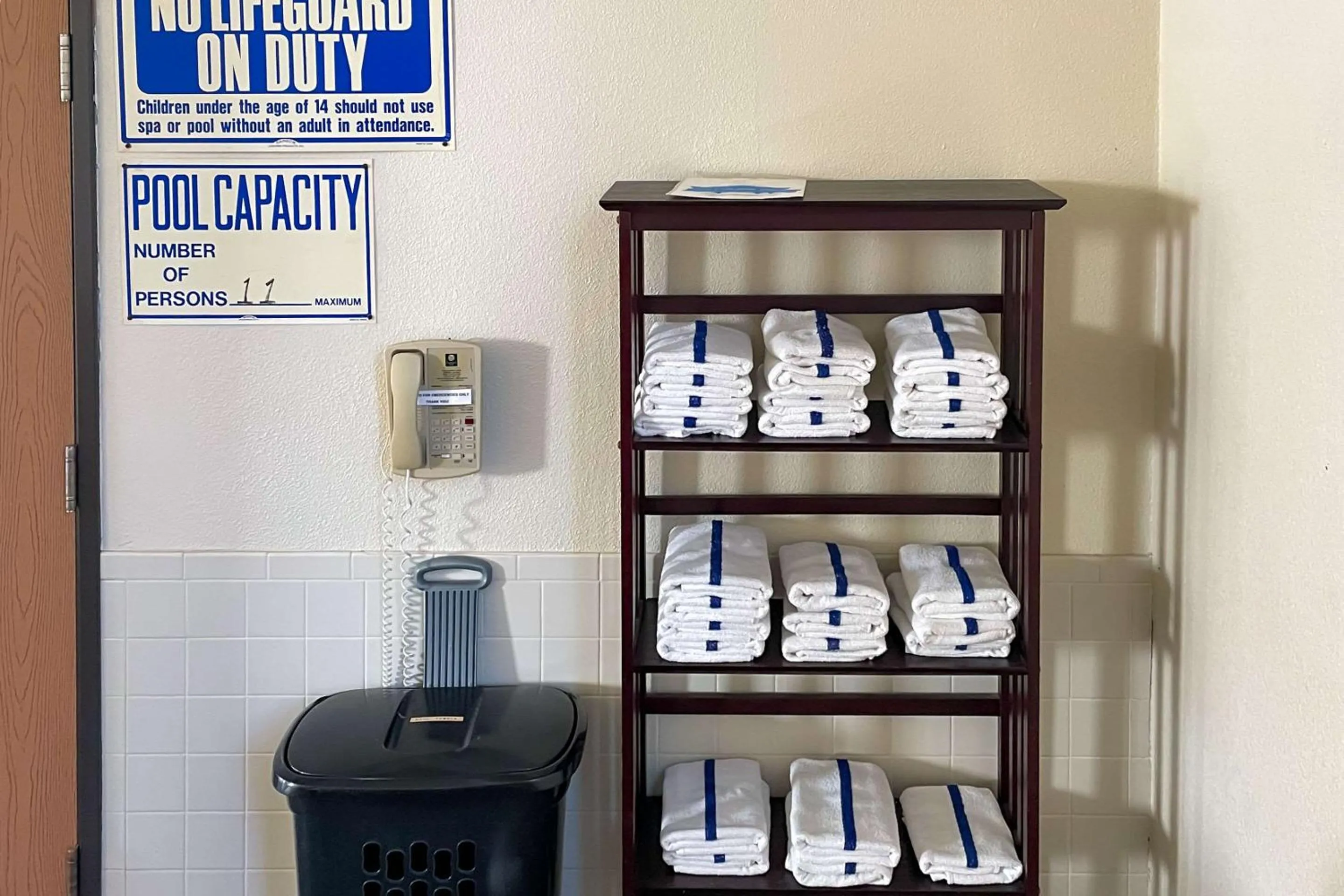 Swimming pool in Comfort Inn & Suites Midtown