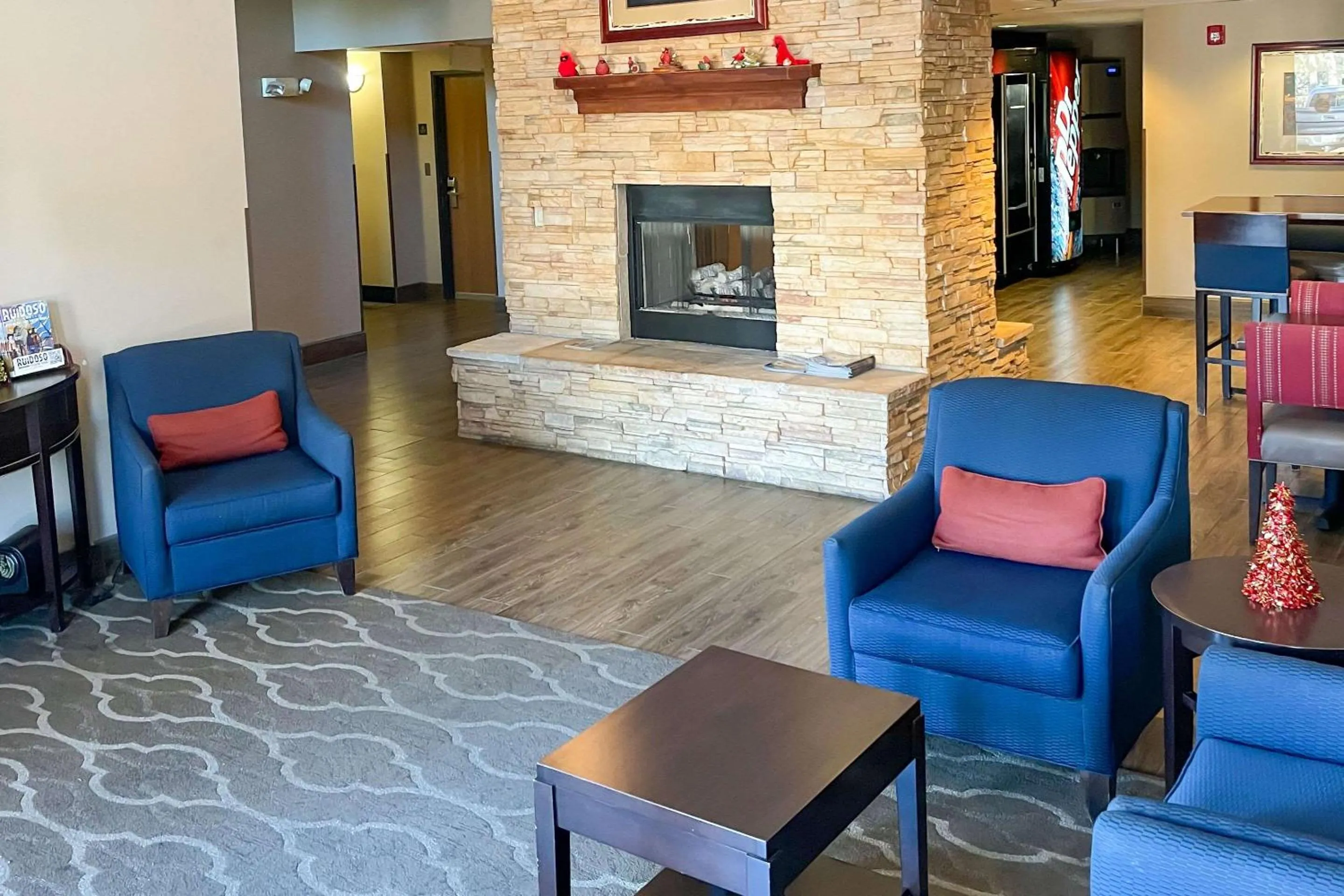 Lobby or reception in Comfort Inn & Suites Midtown
