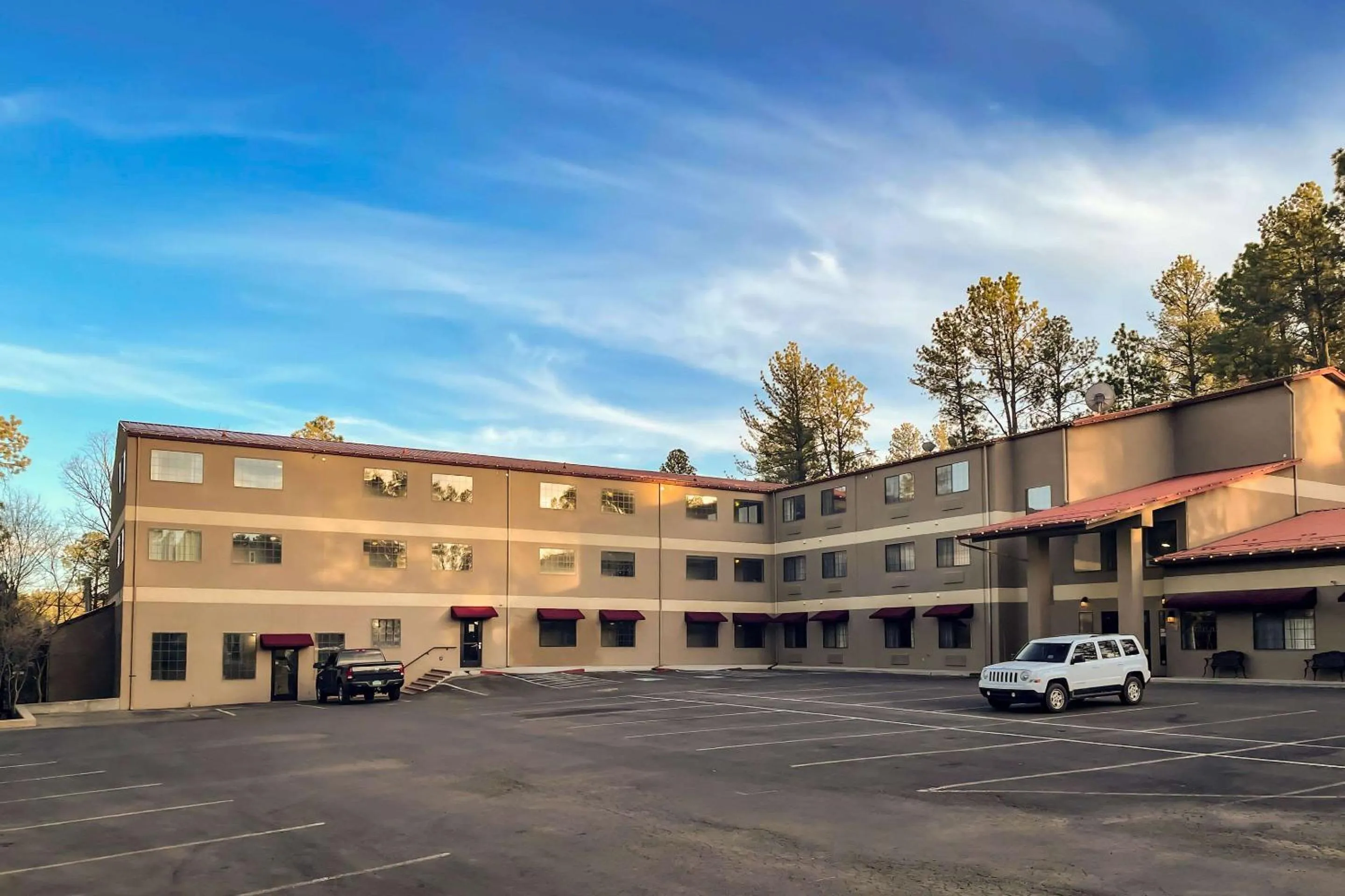 Property building in Comfort Inn & Suites Midtown
