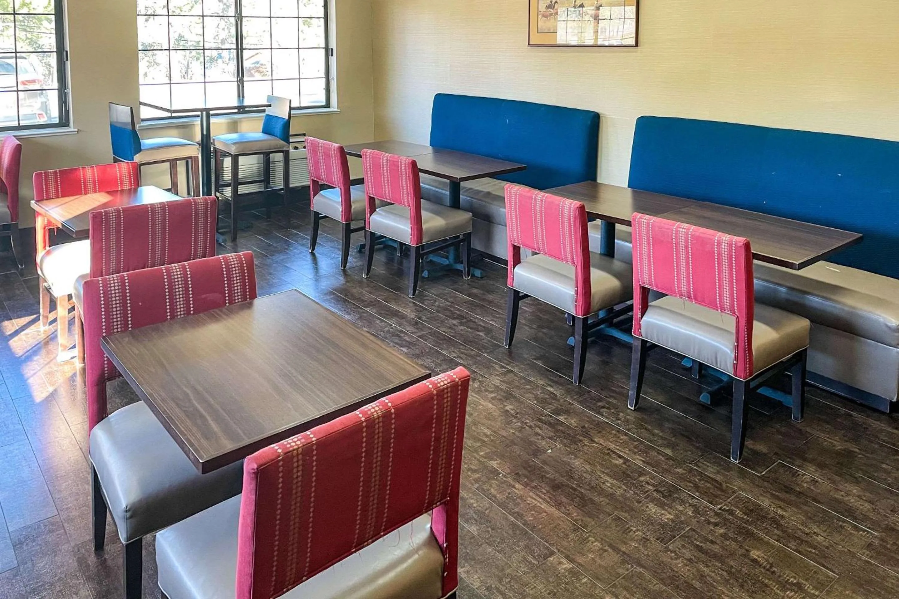 Breakfast in Comfort Inn & Suites Midtown