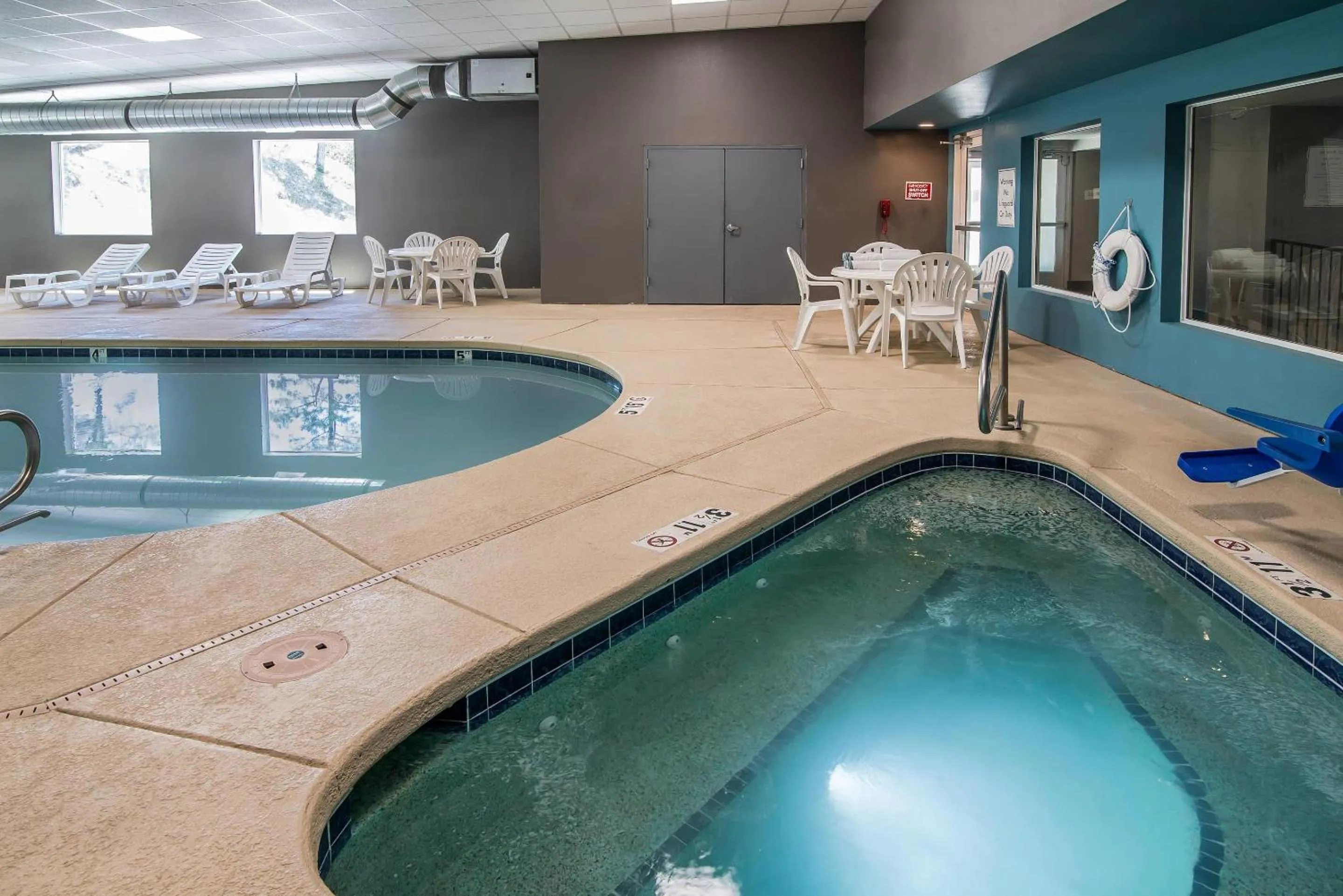 Swimming pool in Elevate Hotel at Sierra Blanca Ruidoso, an Ascend Collection Hotel
