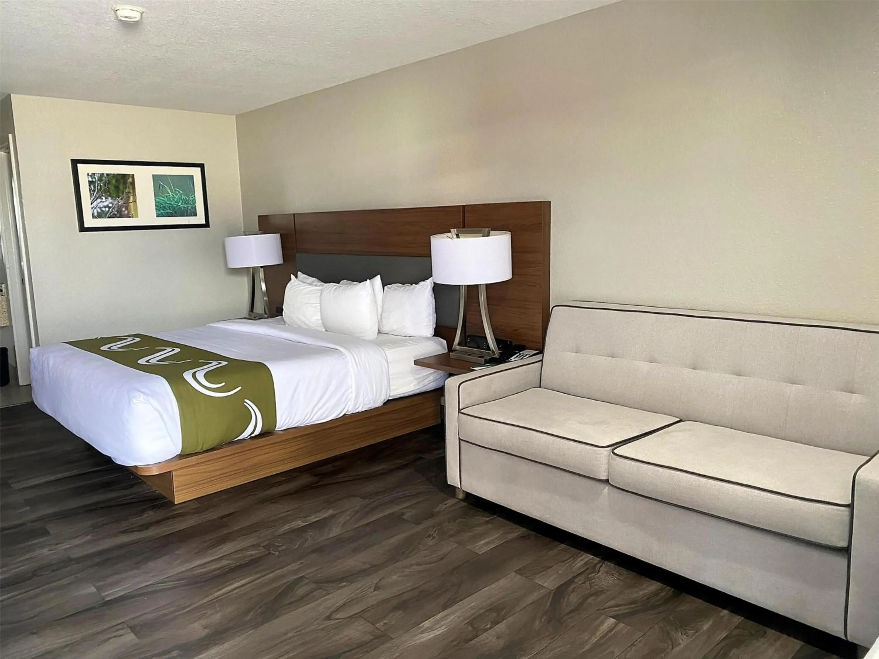 Bedroom, Bed in SureStay Plus by Best Western Alamogordo White Sands