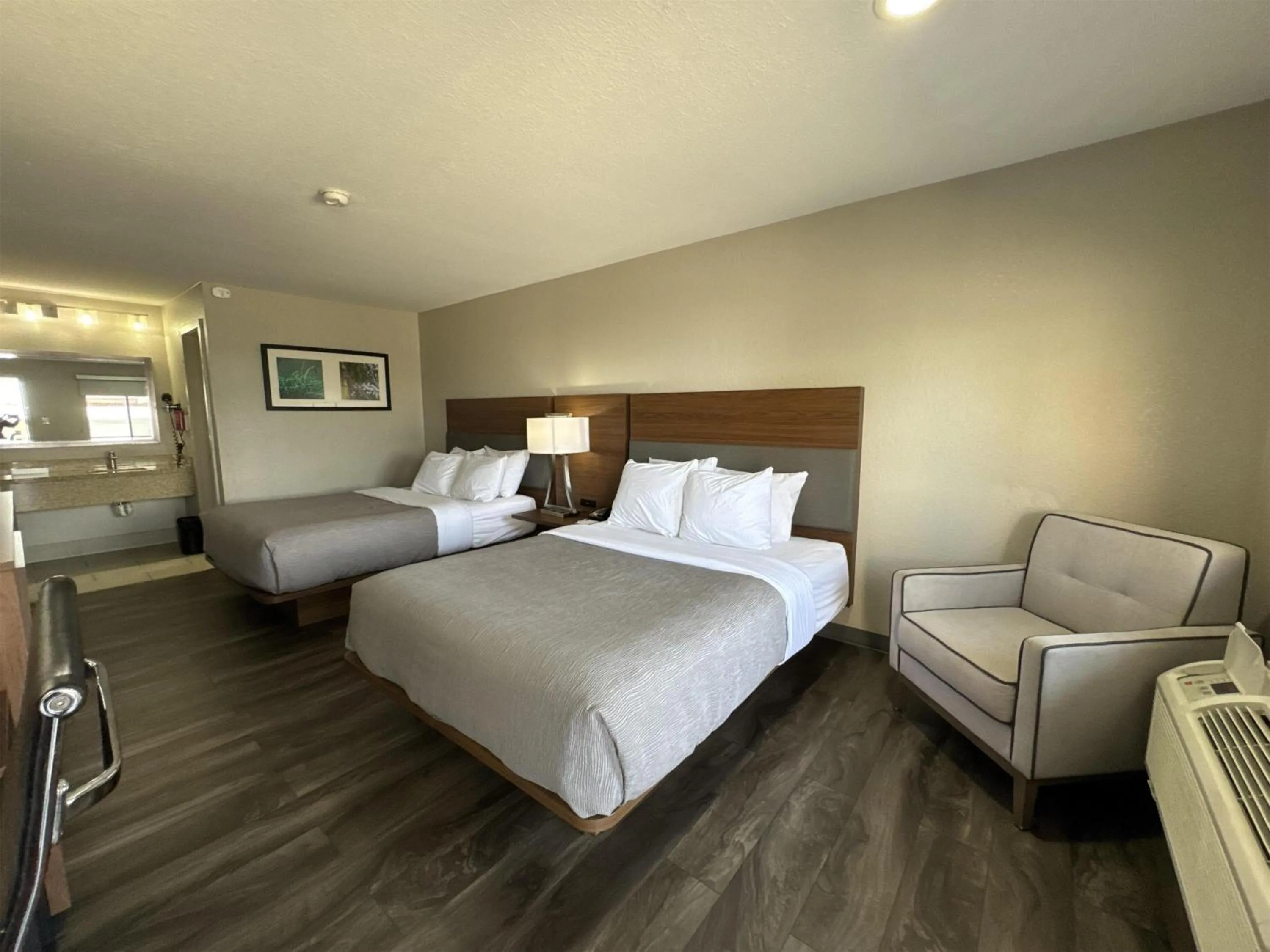 Bedroom, Bed in SureStay Plus by Best Western Alamogordo White Sands