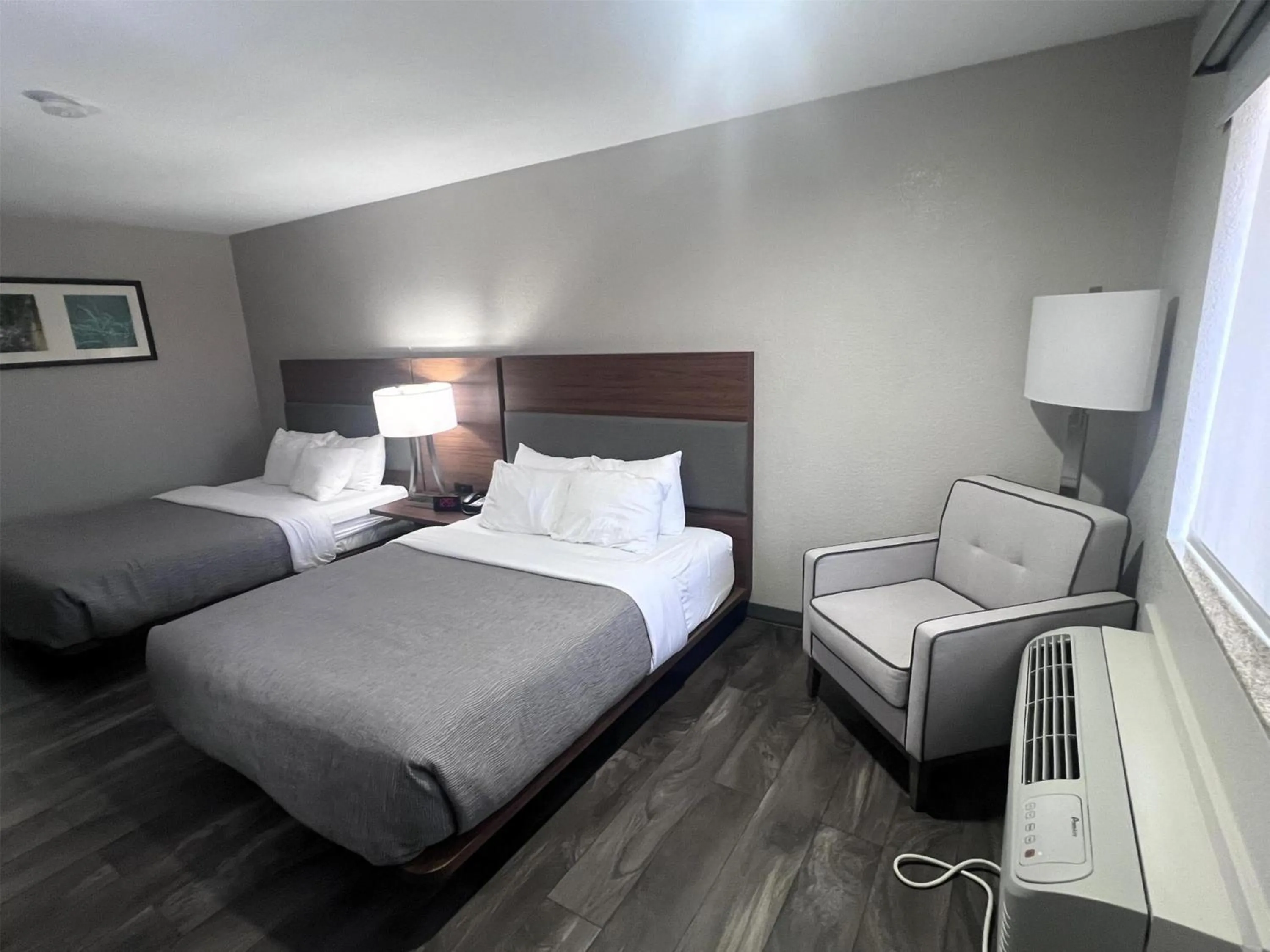 Bedroom, Bed in SureStay Plus by Best Western Alamogordo White Sands