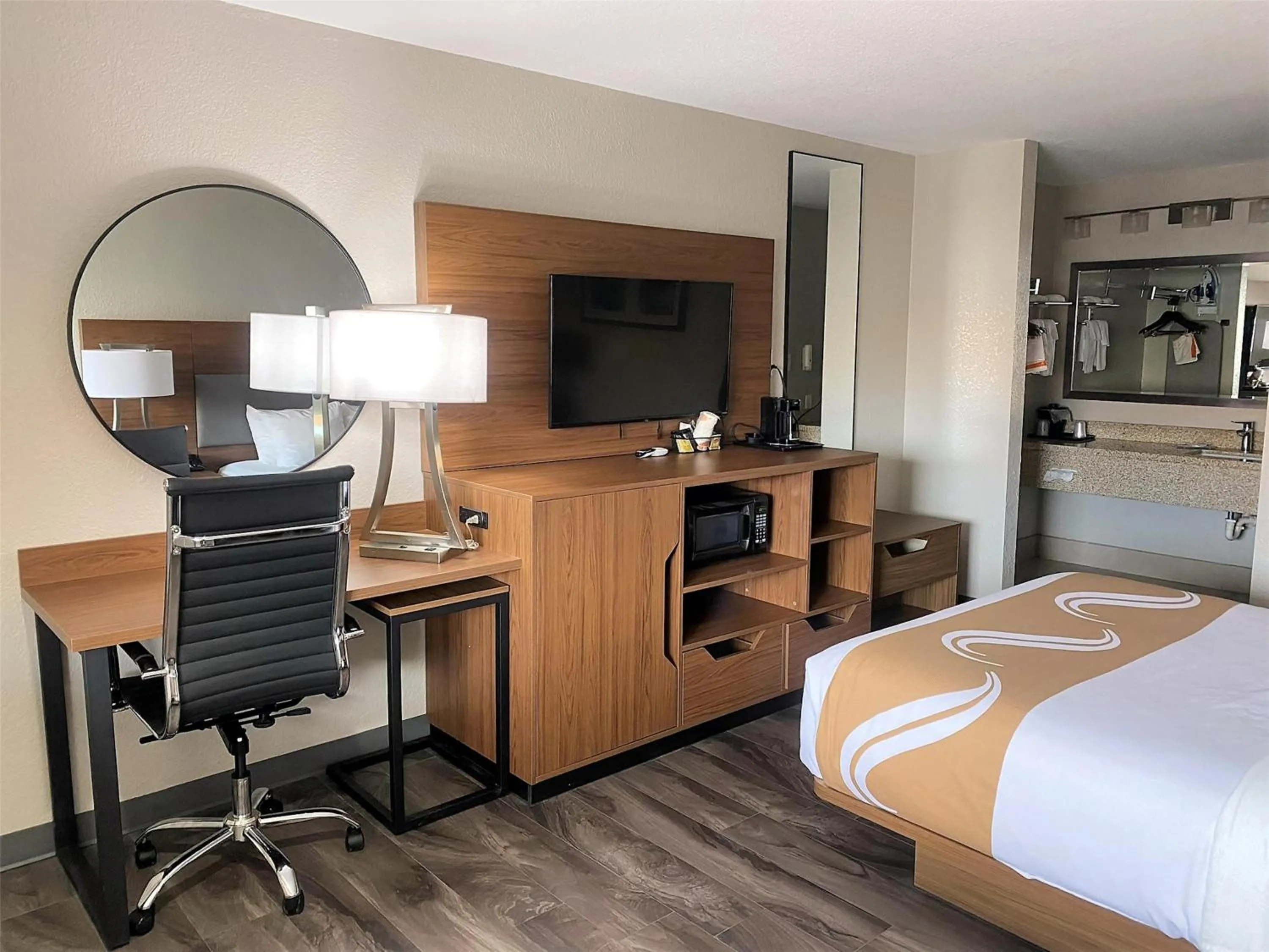 Bedroom, Bed in SureStay Plus by Best Western Alamogordo White Sands