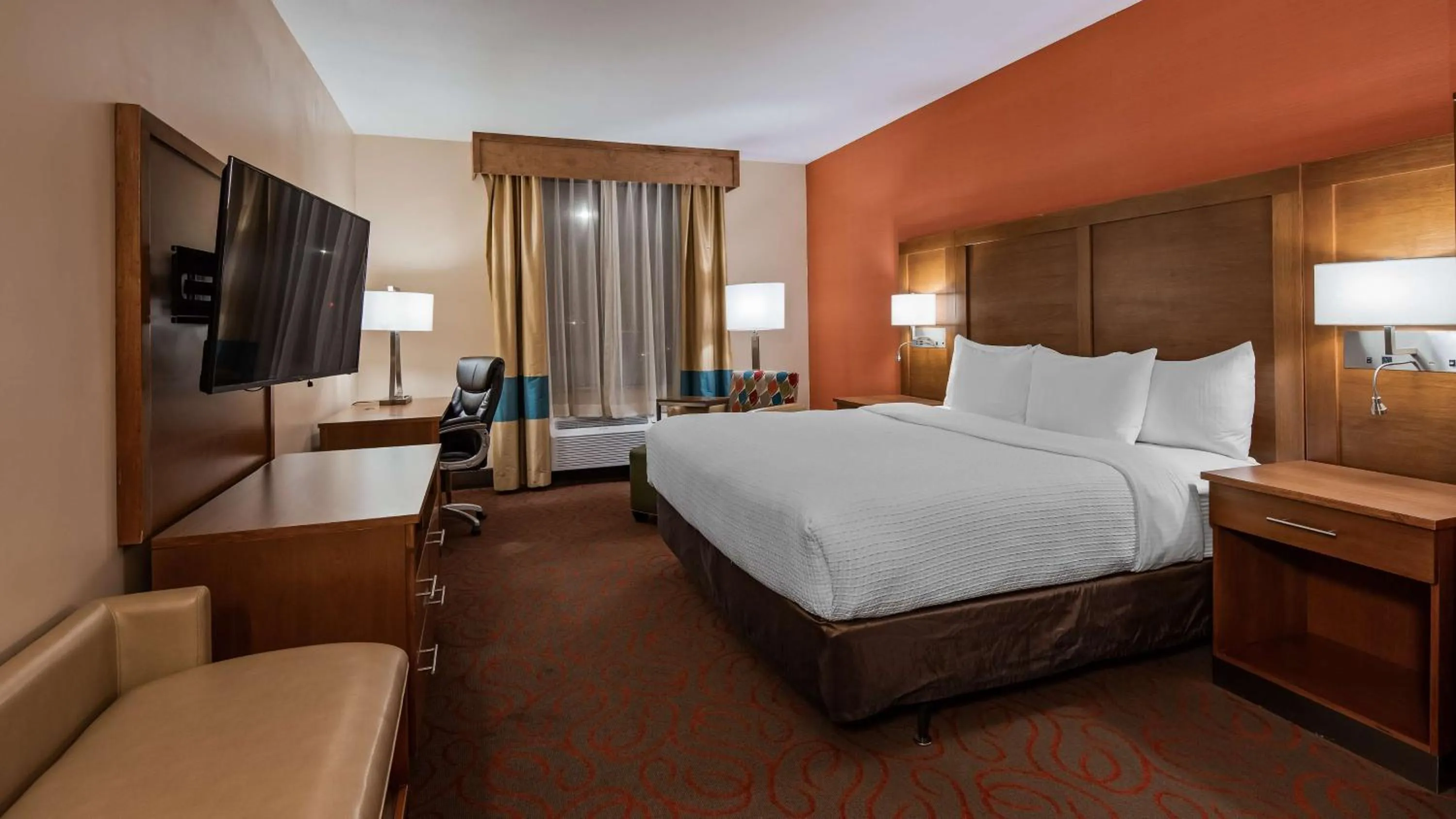 Photo of the whole room, Bed in Best Western Cannon A.F.B.