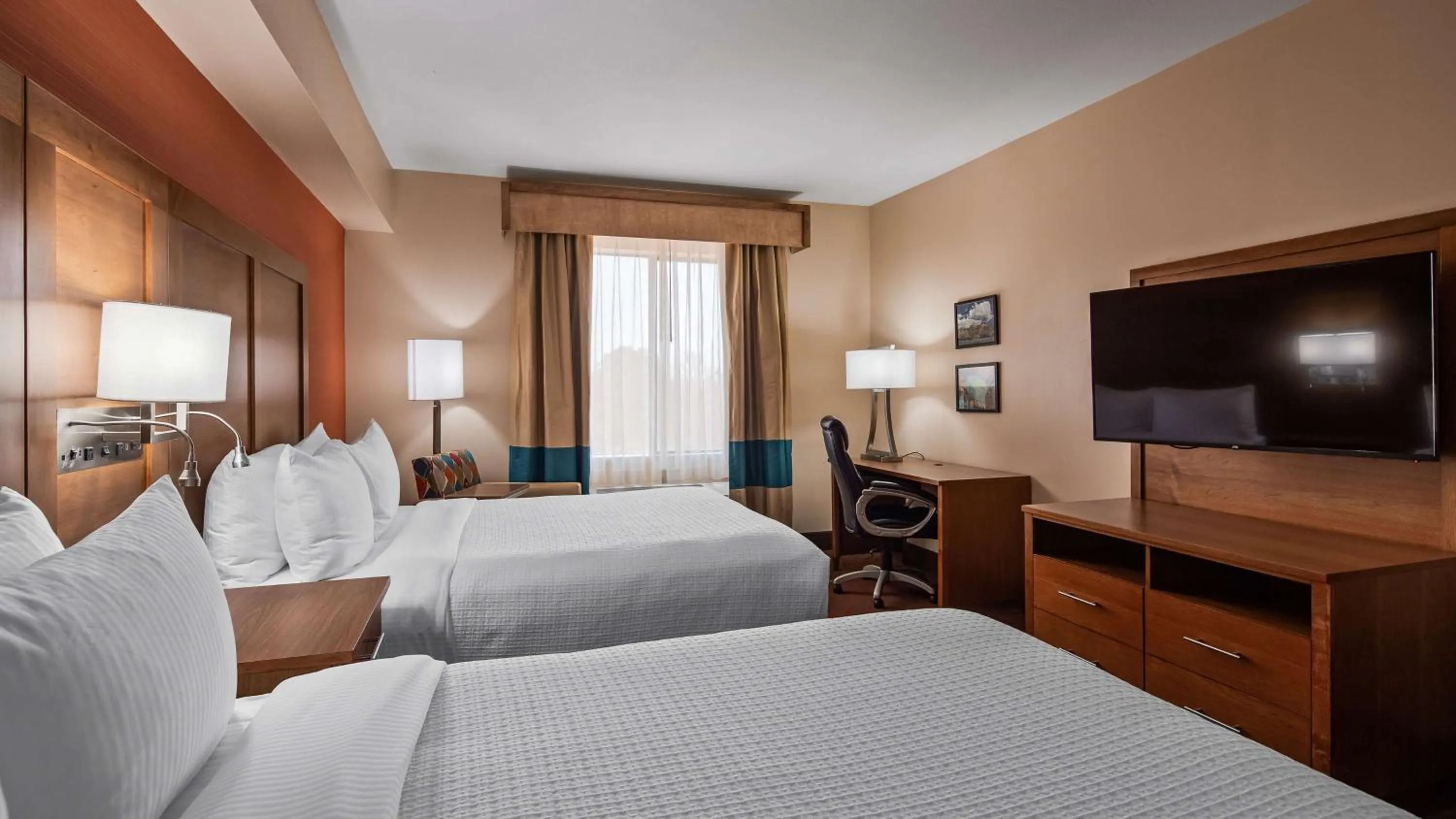 Photo of the whole room, Bed in Best Western Cannon A.F.B.