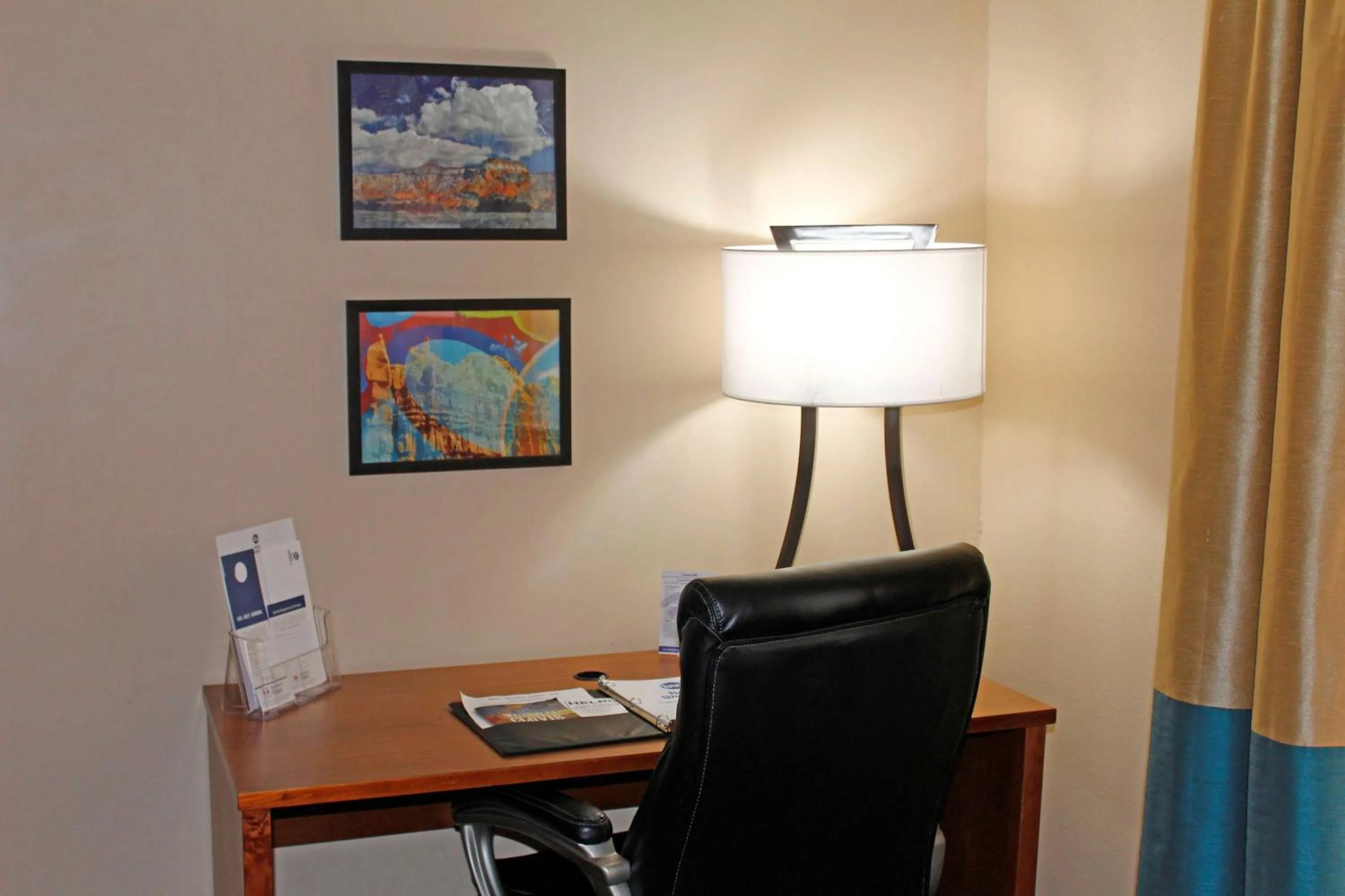 Photo of the whole room in Best Western Cannon A.F.B.