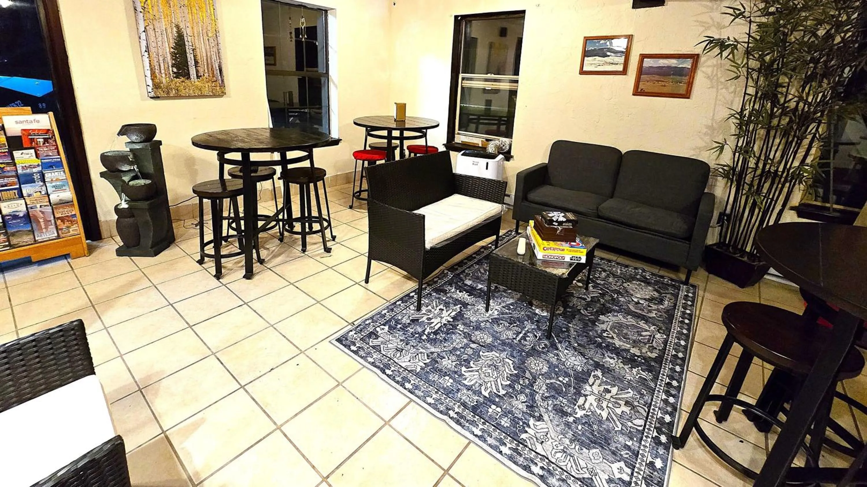 Lobby or reception in Econo Lodge Eagle Nest