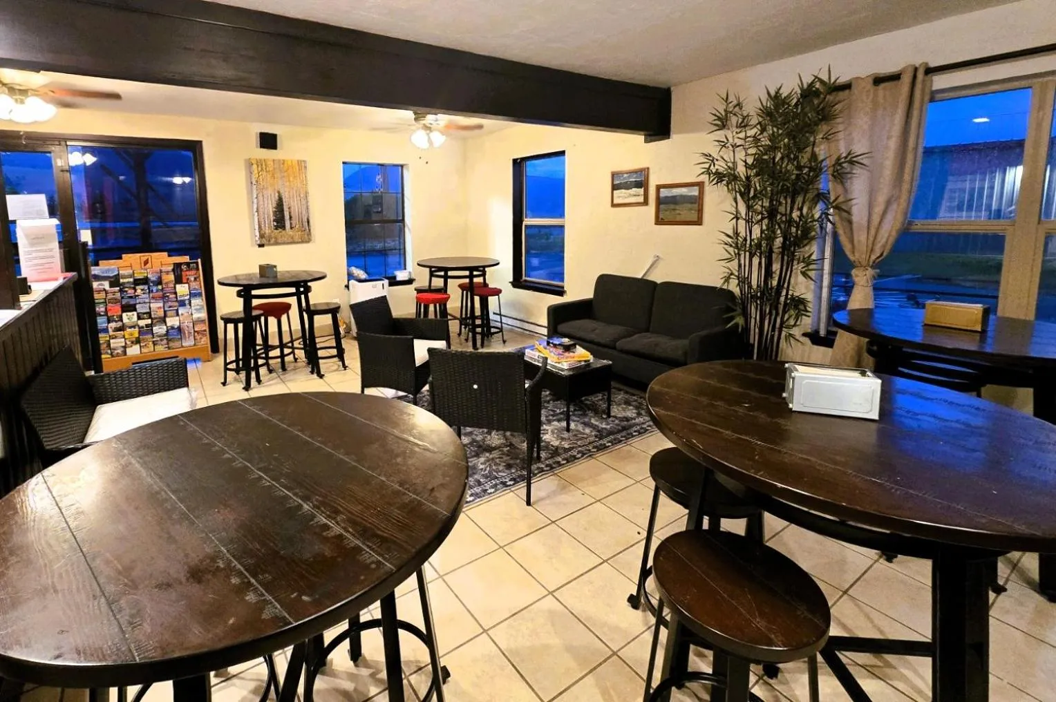 Lobby or reception in Econo Lodge Eagle Nest