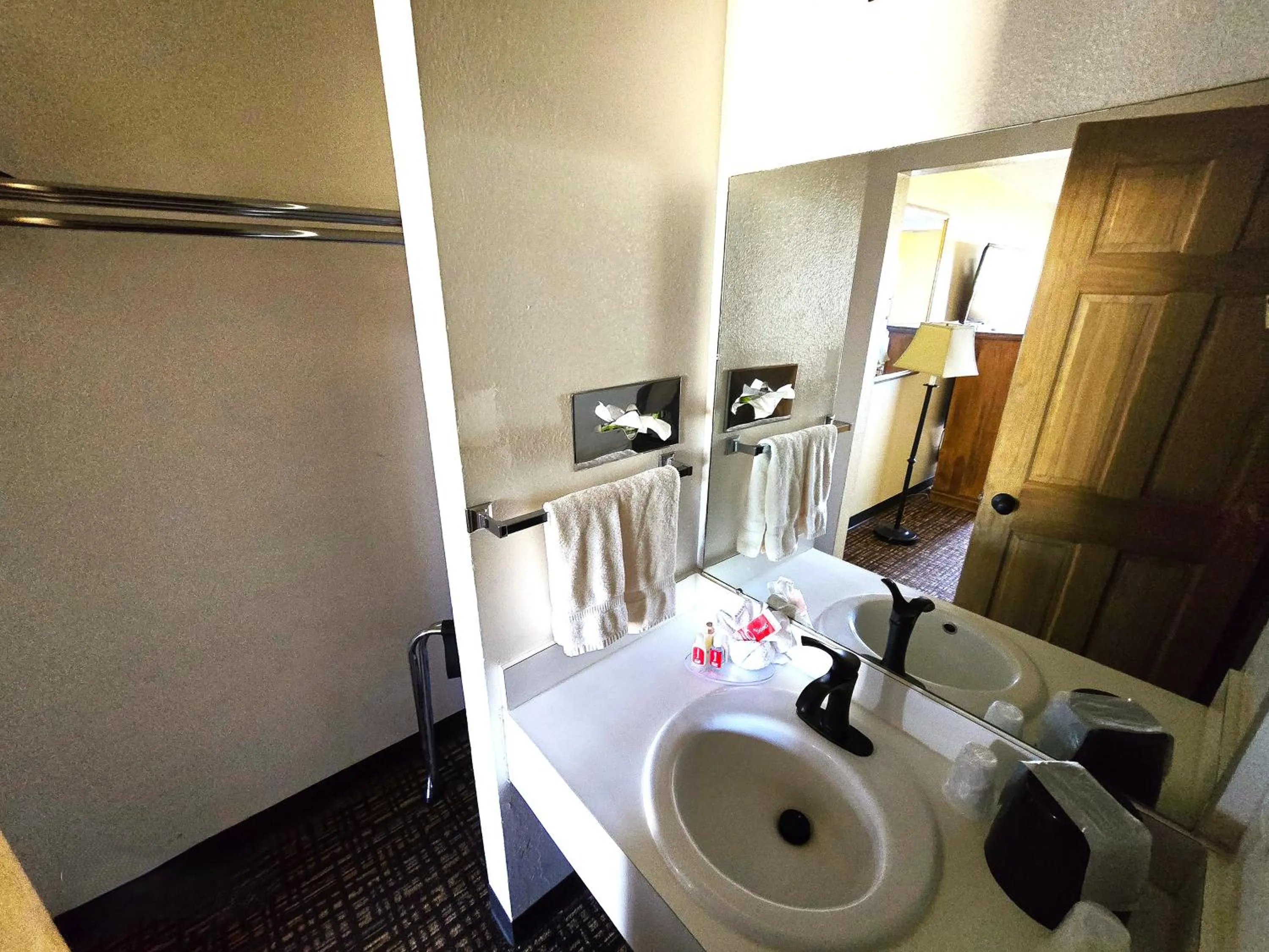 Bathroom in Econo Lodge Eagle Nest