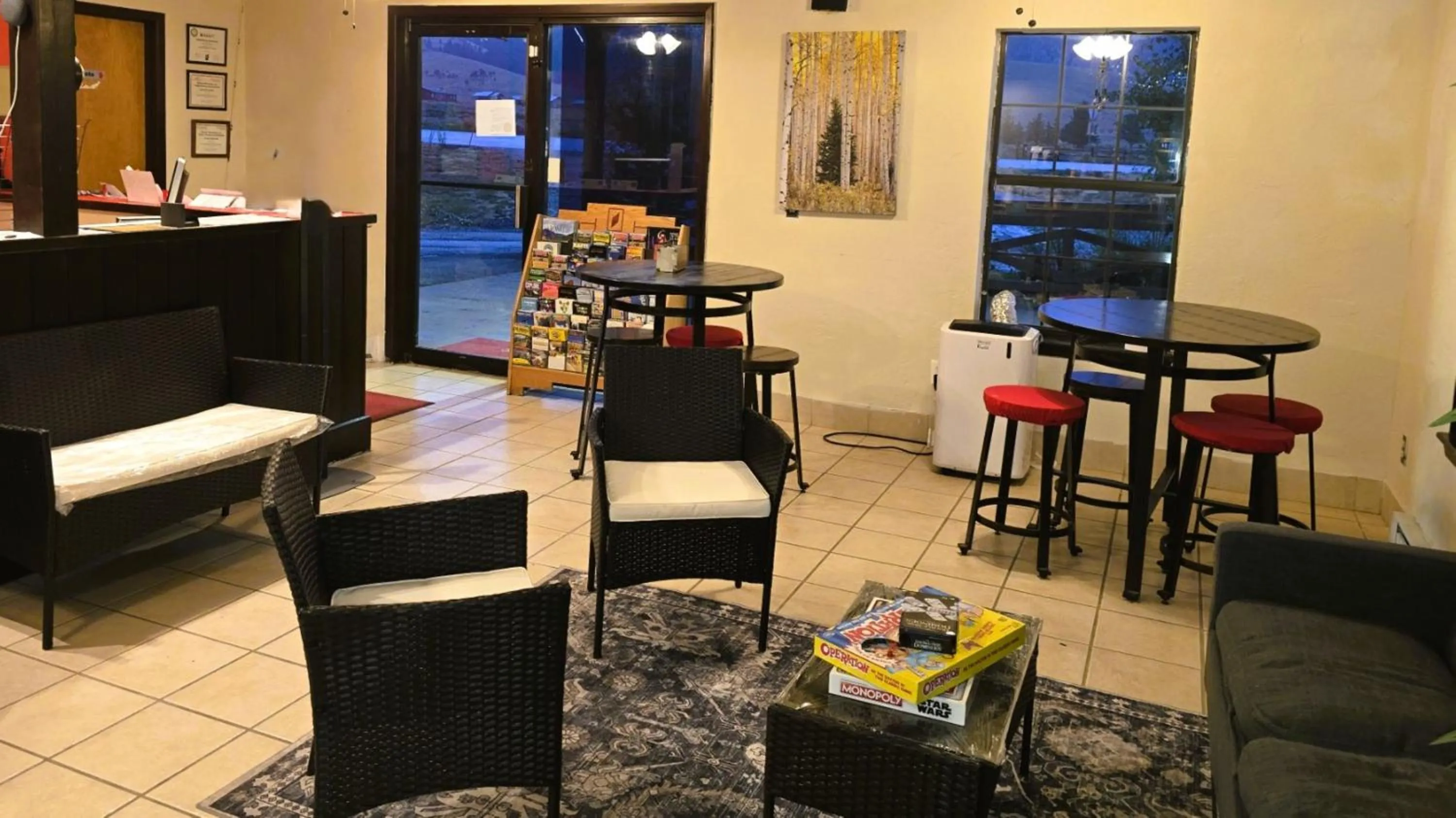 Lobby or reception in Econo Lodge Eagle Nest