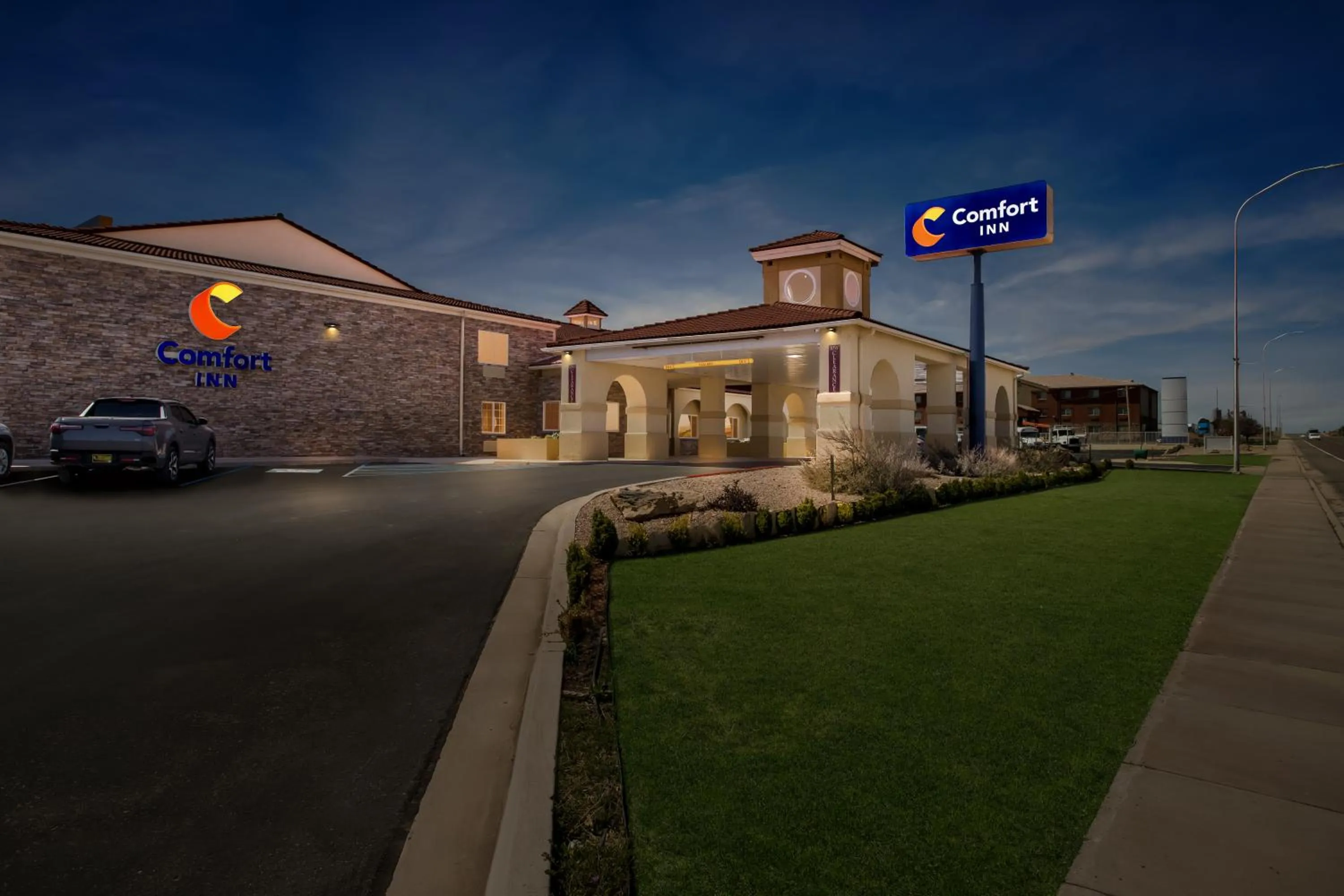 Property building in Comfort Inn Santa Rosa on Route 66