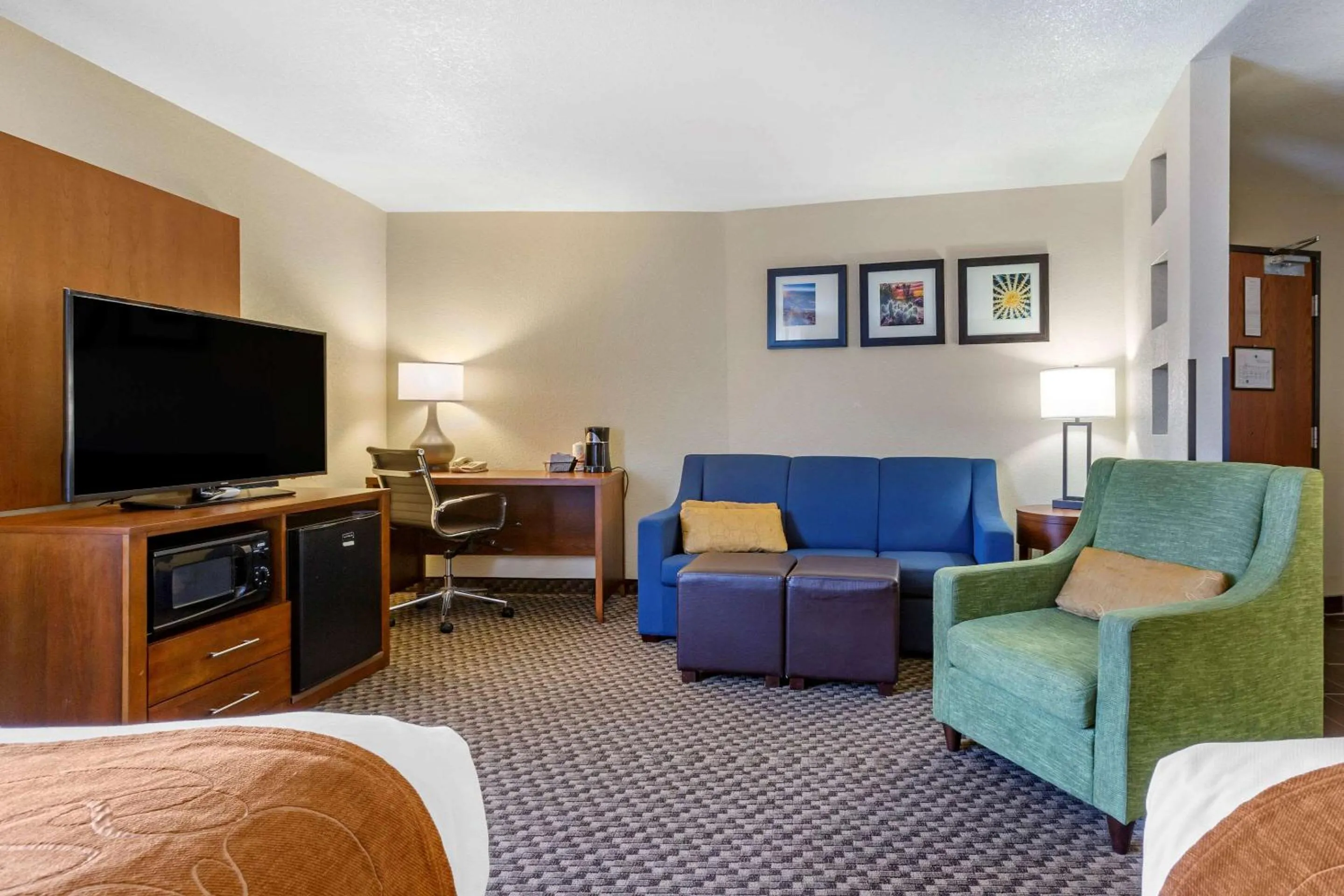 Photo of the whole room in Comfort Suites Hobbs