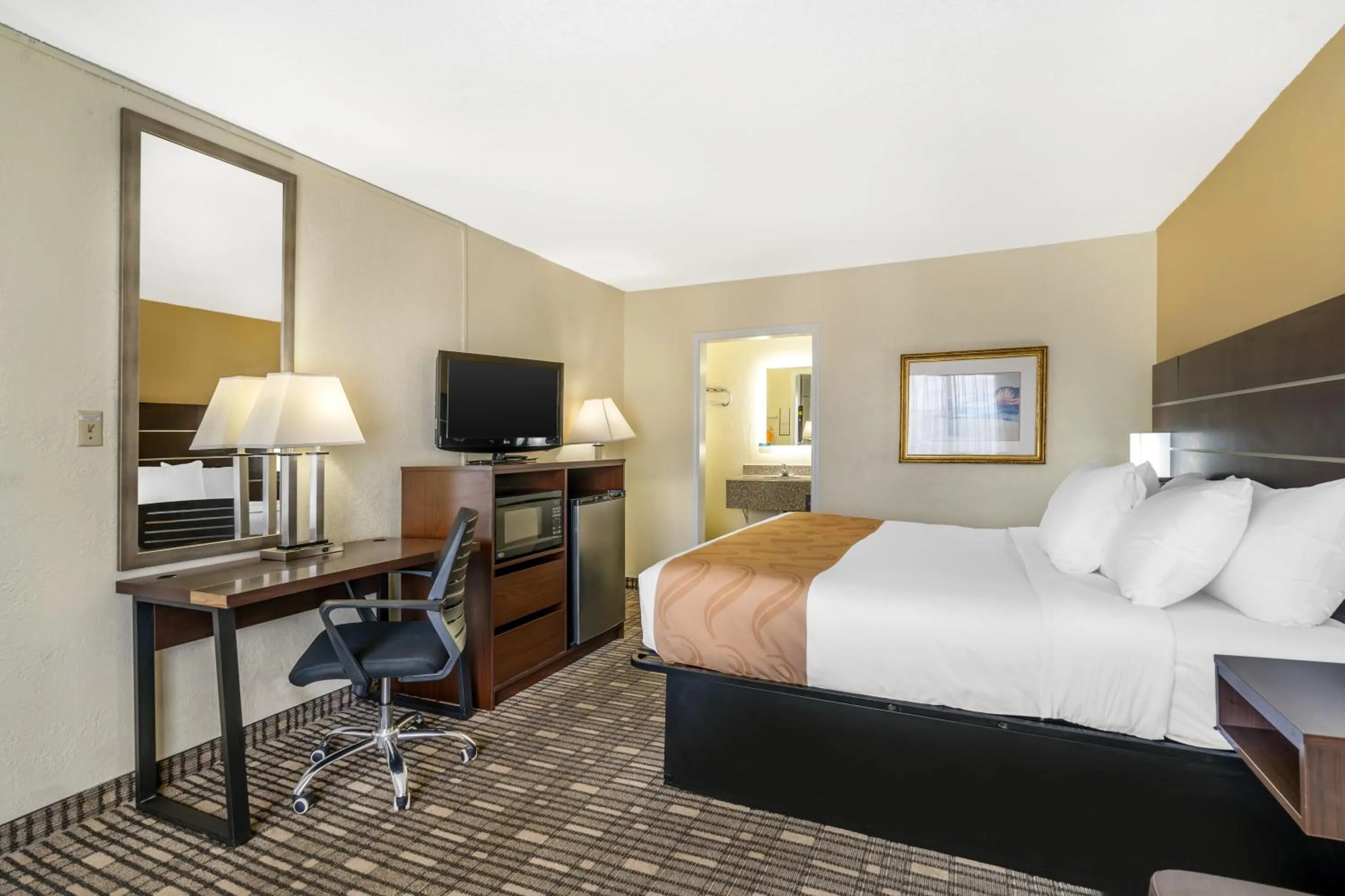 Bedroom, Bed in Quality Inn Tucumcari