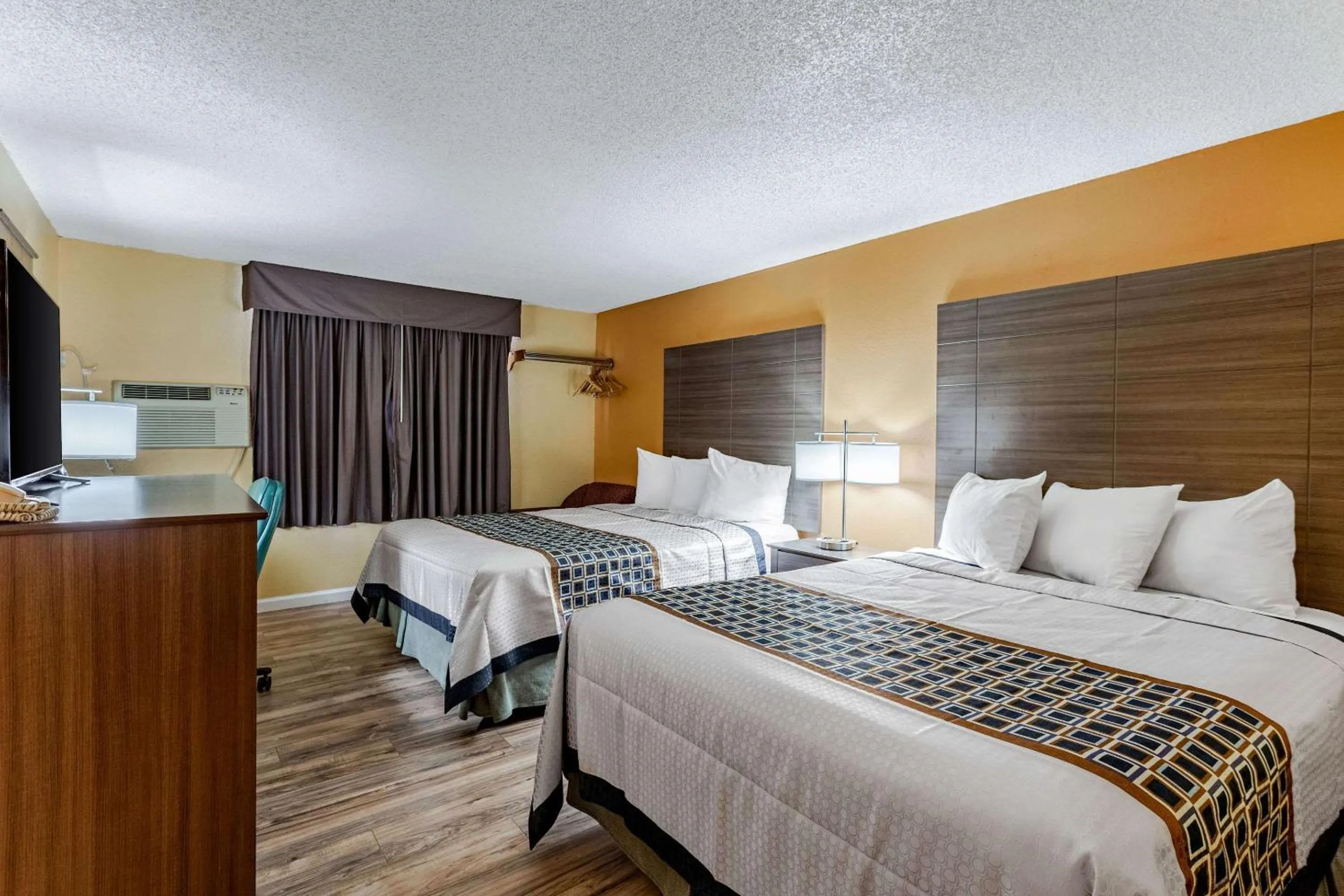 Photo of the whole room, Bed in Rodeway Inn Farmington