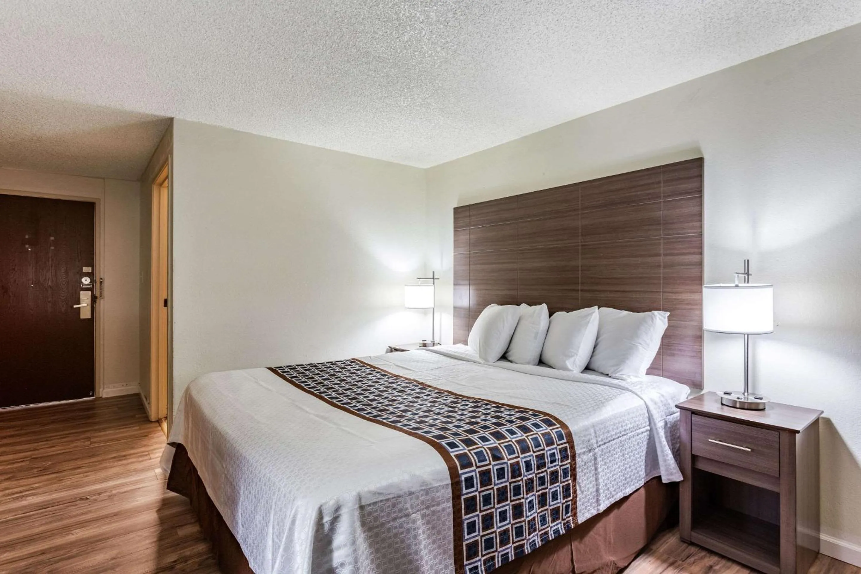 Photo of the whole room, Bed in Rodeway Inn Farmington