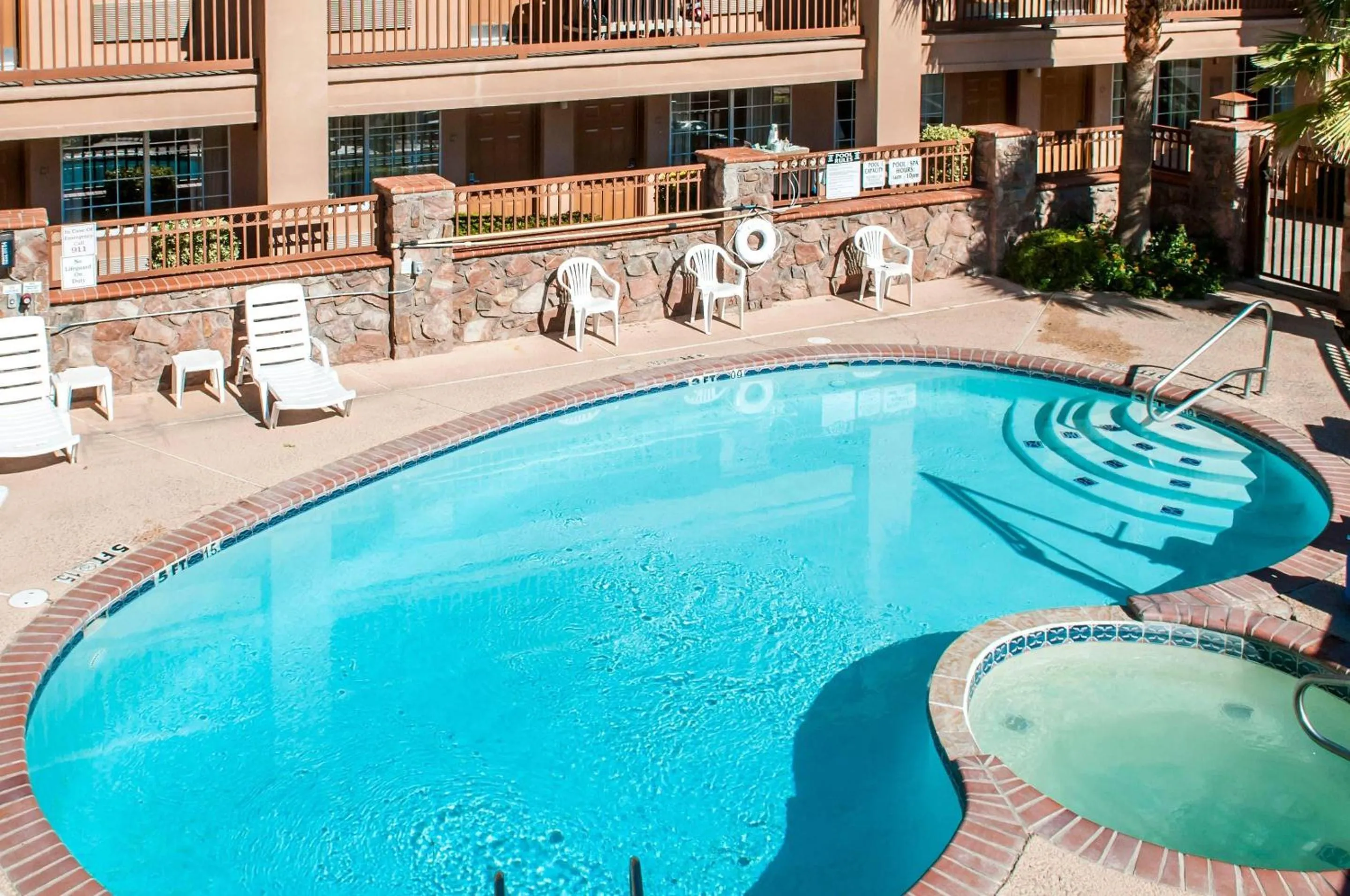 Swimming pool in Quality Inn & Suites Las Cruces - University Area