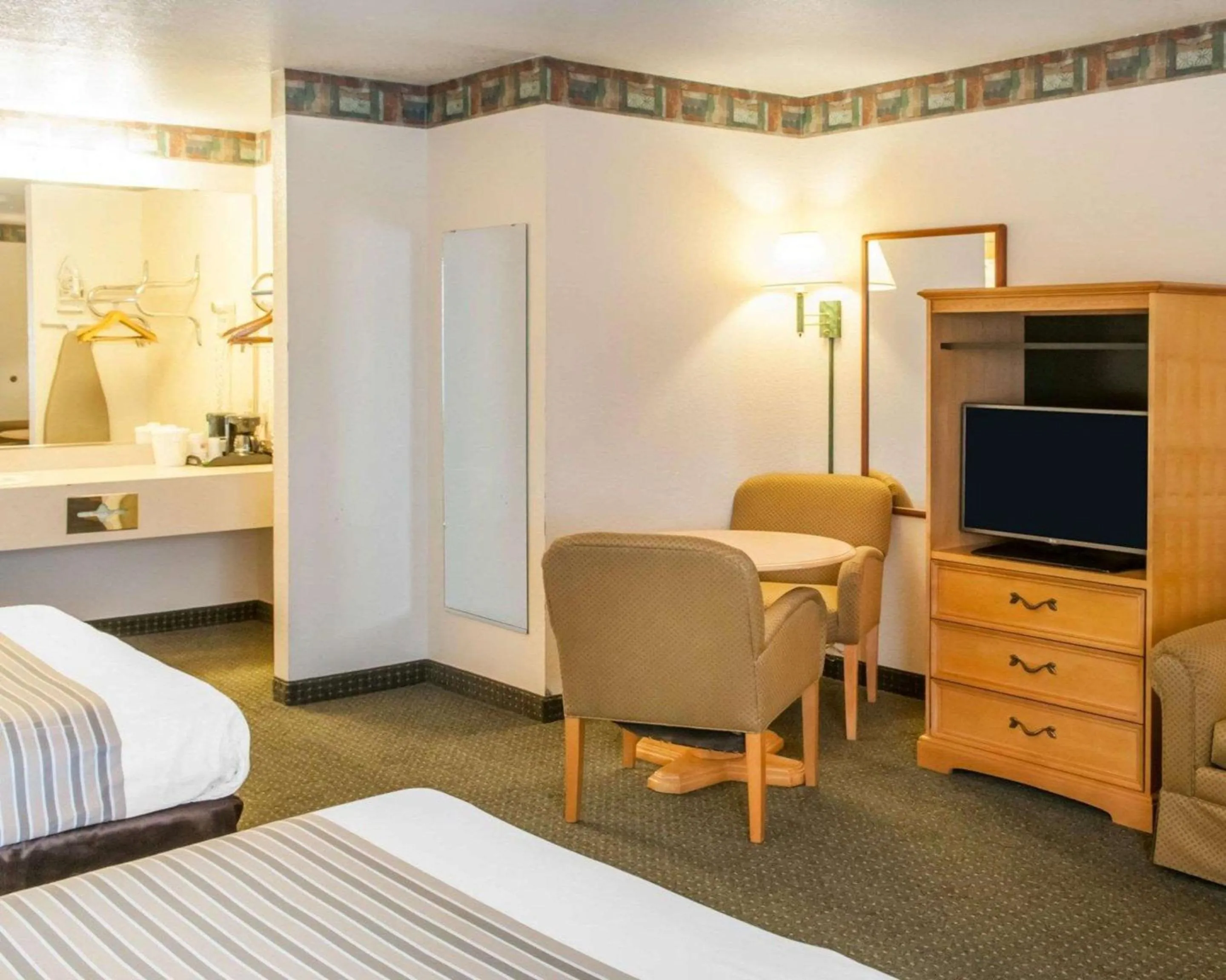 Bedroom, Bed in Econo Lodge Lordsburg I-10