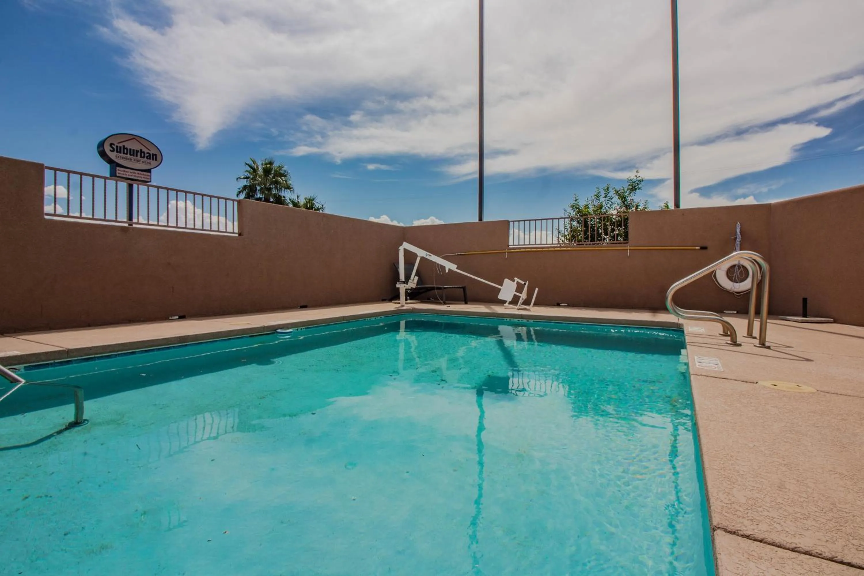 Swimming pool in Suburban Studios Alamogordo