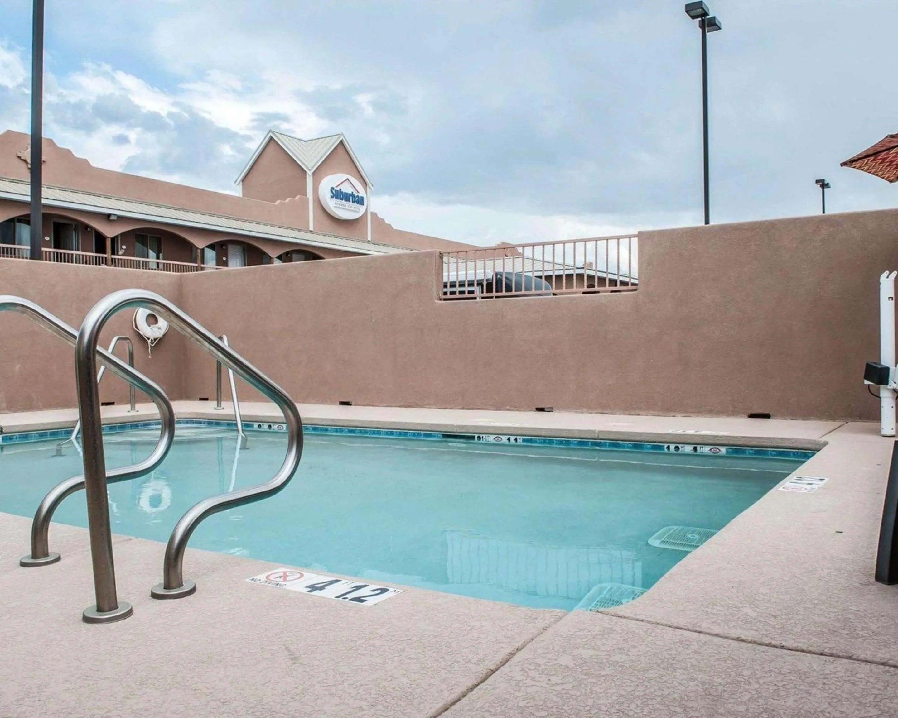 Swimming pool in Suburban Studios Alamogordo
