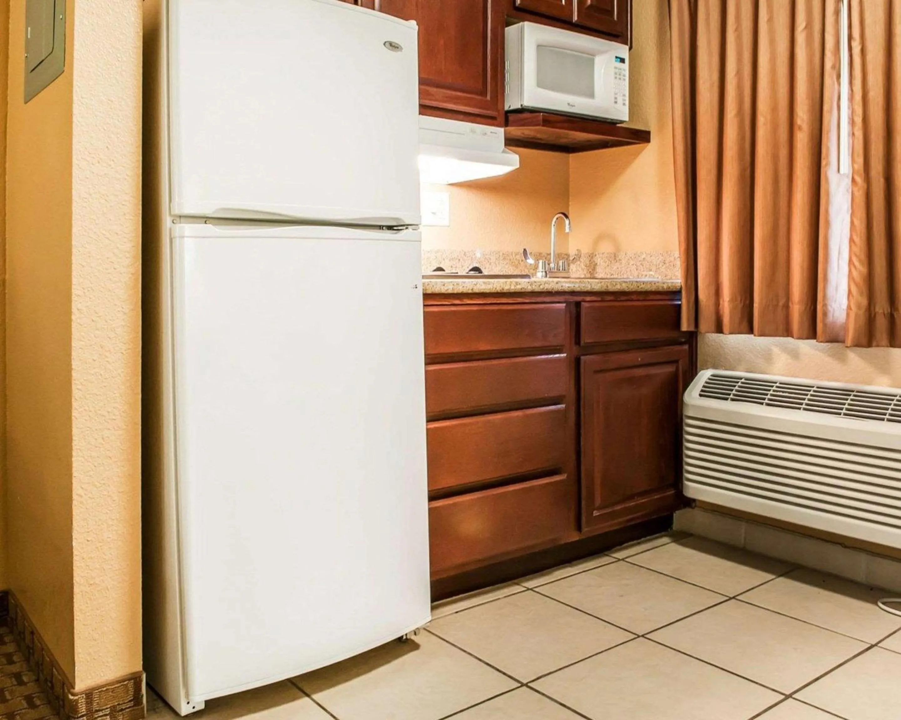 Photo of the whole room in Suburban Studios Alamogordo