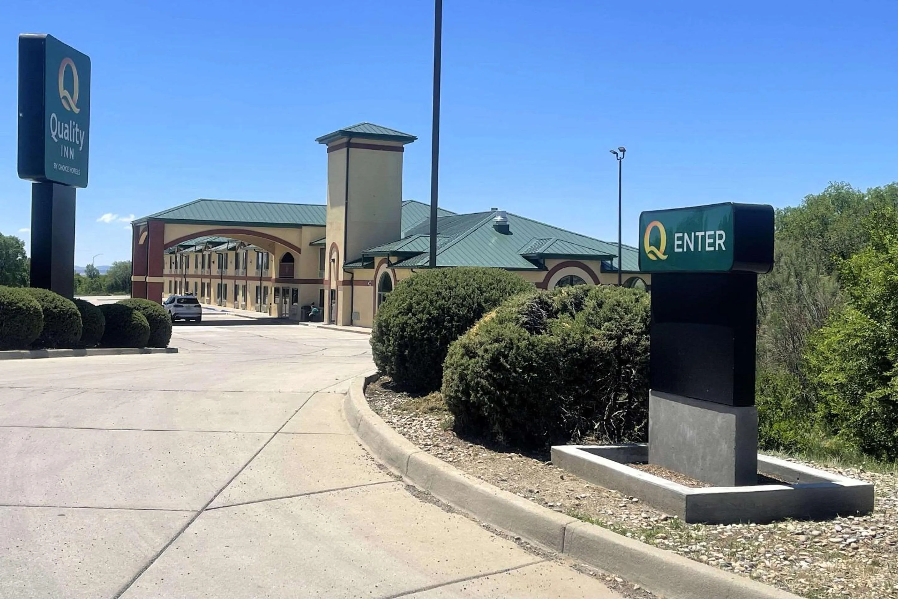 Property building in Quality Inn Raton, NM
