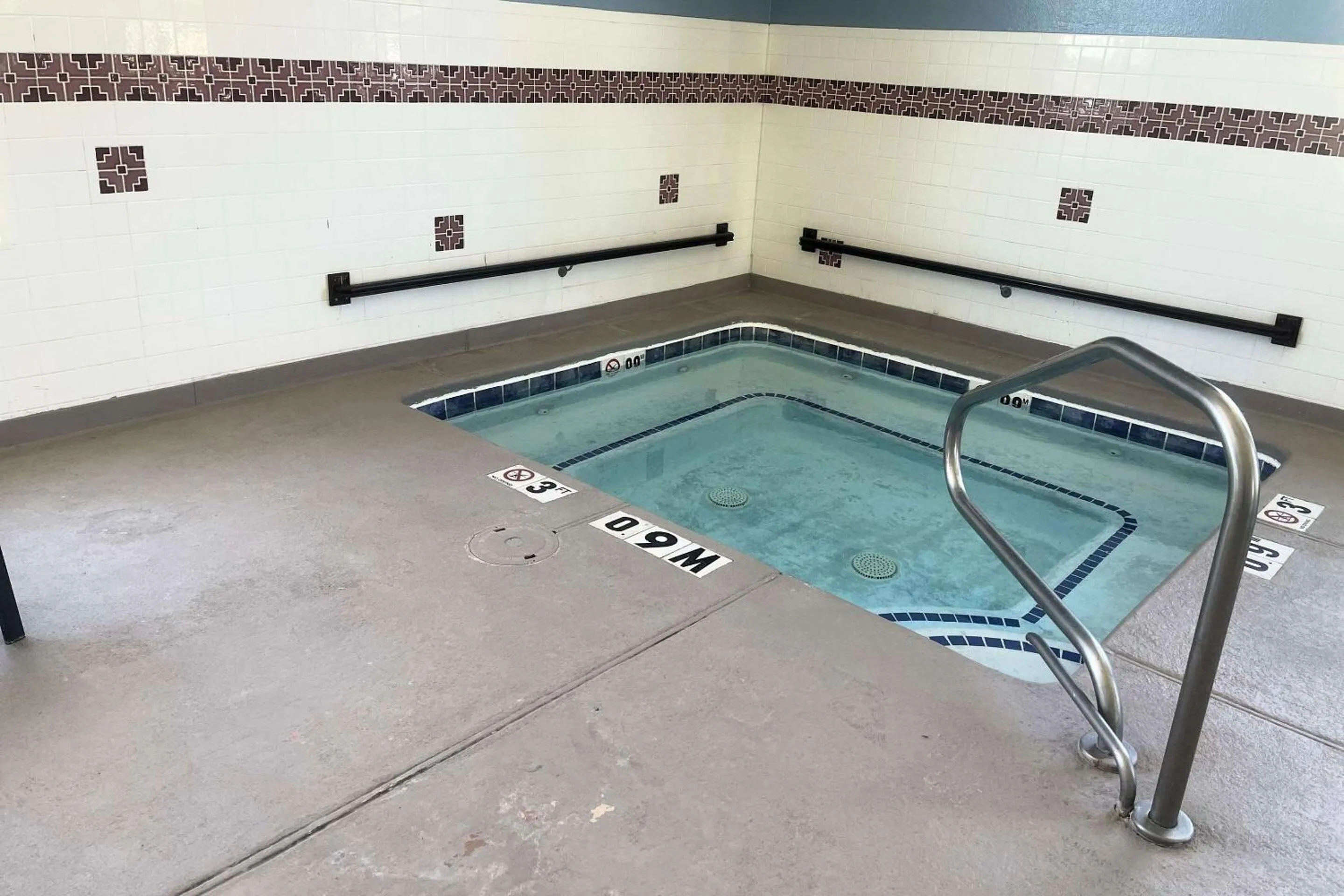 Swimming pool in Quality Inn Raton, NM