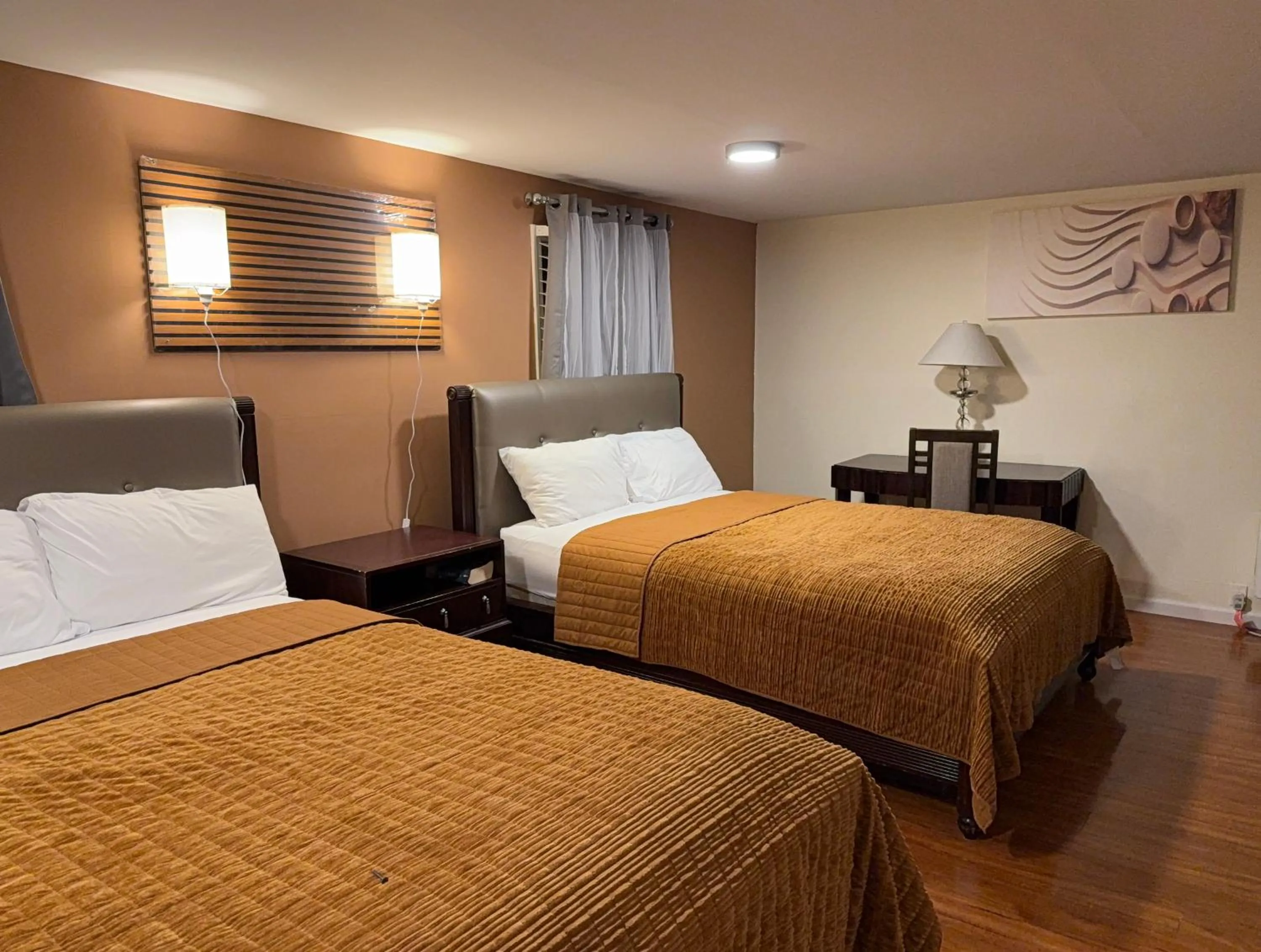 Bed in Sea Haven Resort Motel