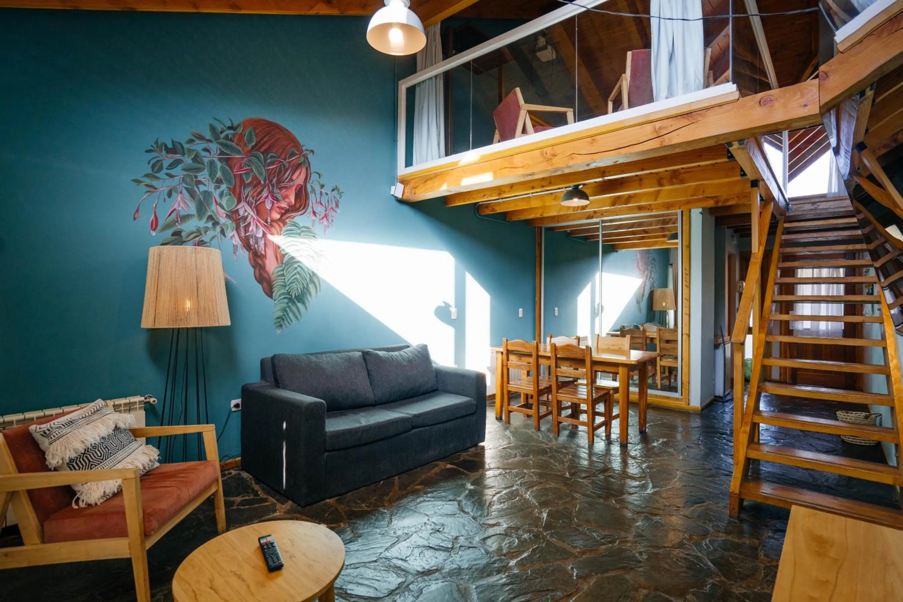 Seating area in Pioneros Suites by Grupo Tierra Gaucha