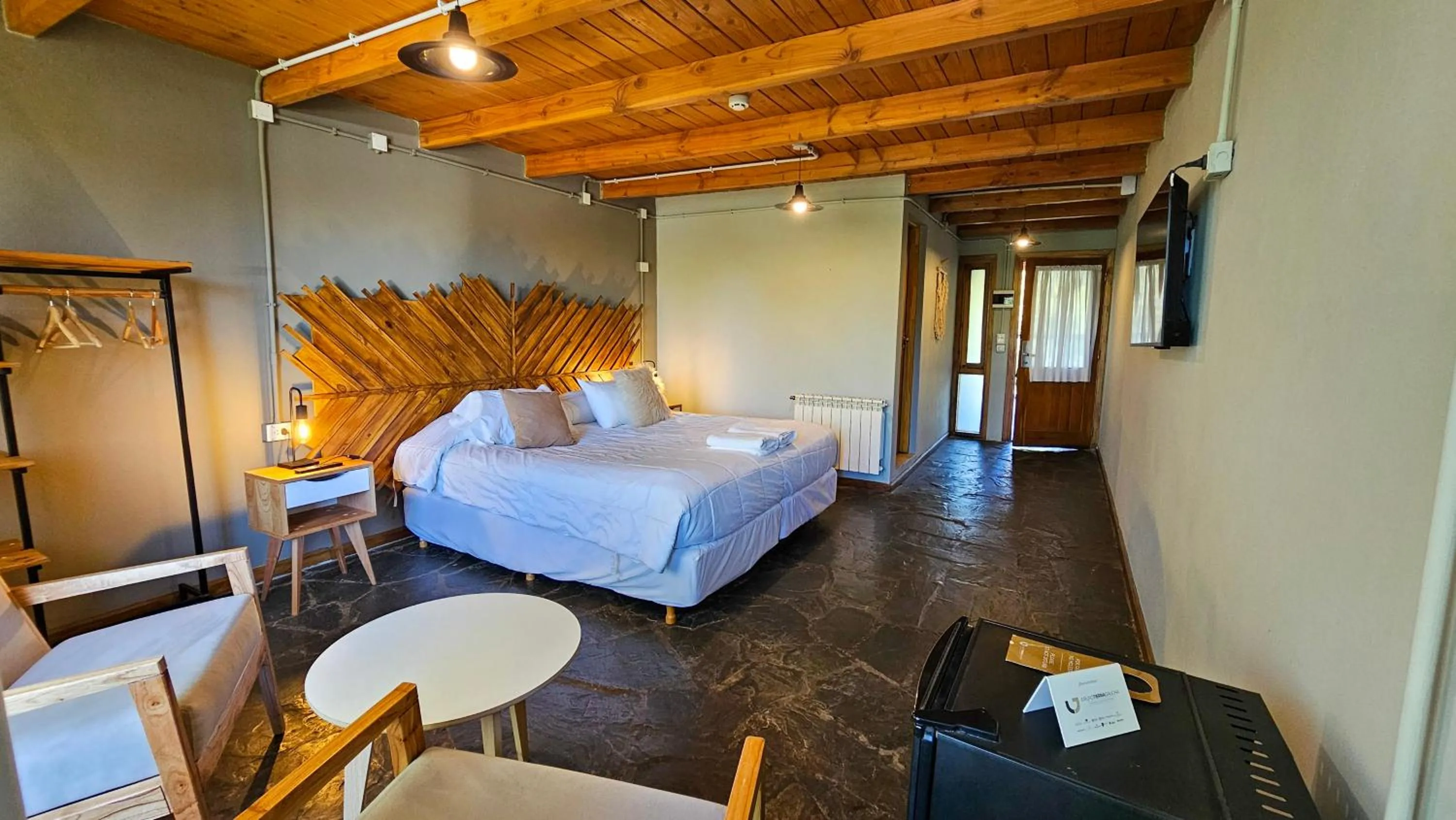 TV and multimedia, Bed in Pioneros Suites by Grupo Tierra Gaucha