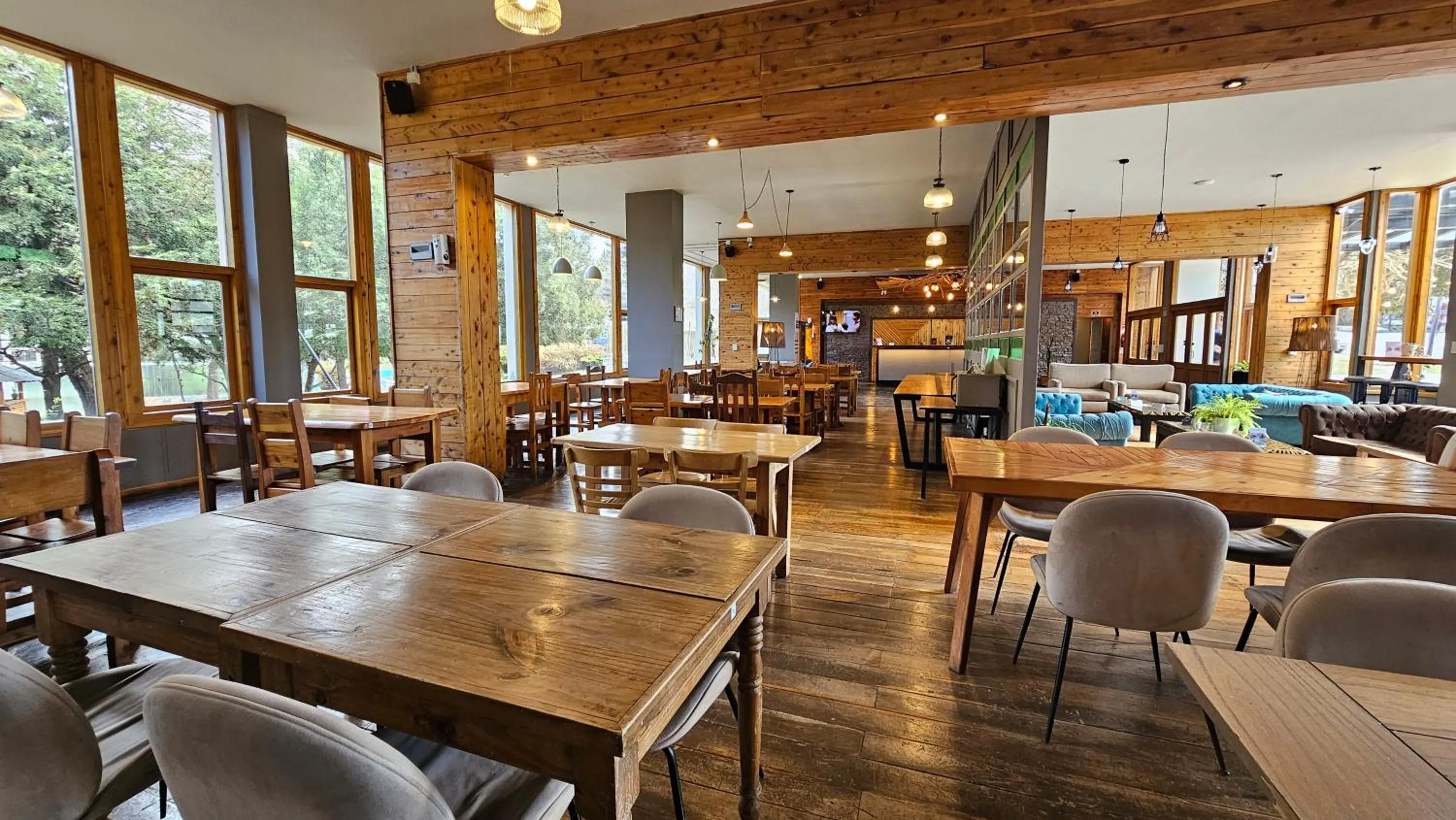 Lobby or reception in Pioneros Suites by Grupo Tierra Gaucha