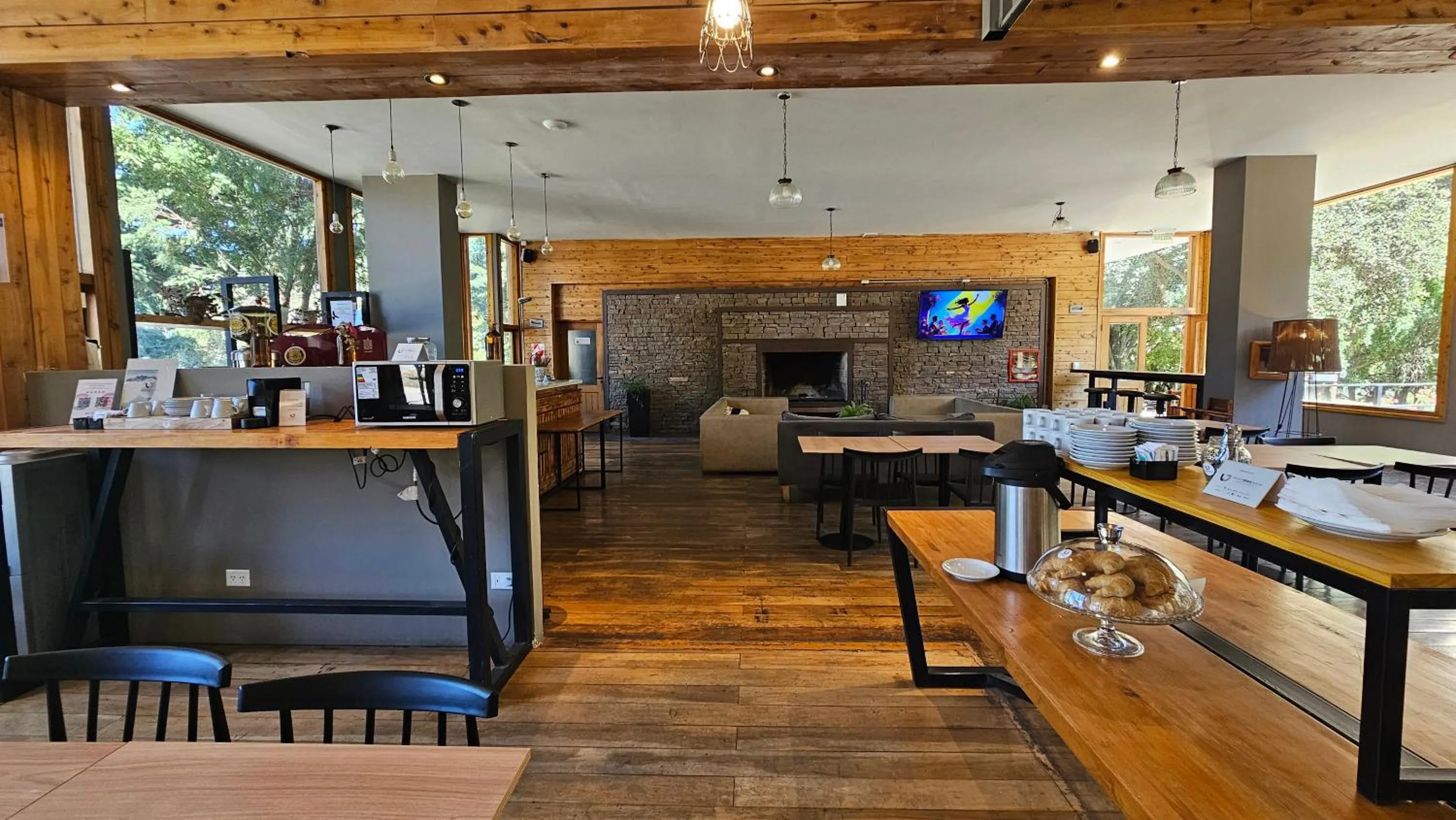 Lobby or reception in Pioneros Suites by Grupo Tierra Gaucha