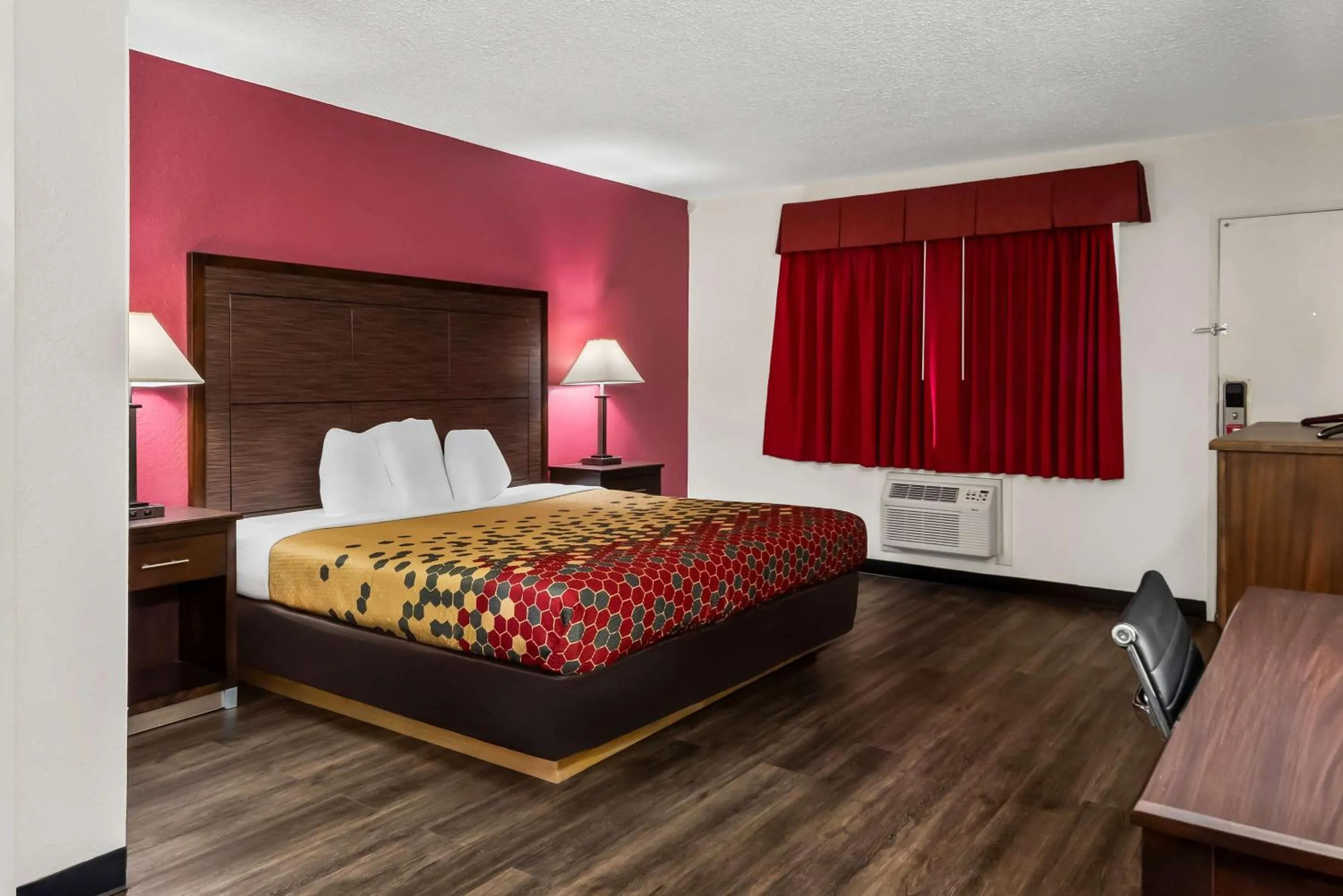 Bedroom, Bed in Econo Lodge Fallon Naval Air Station Area