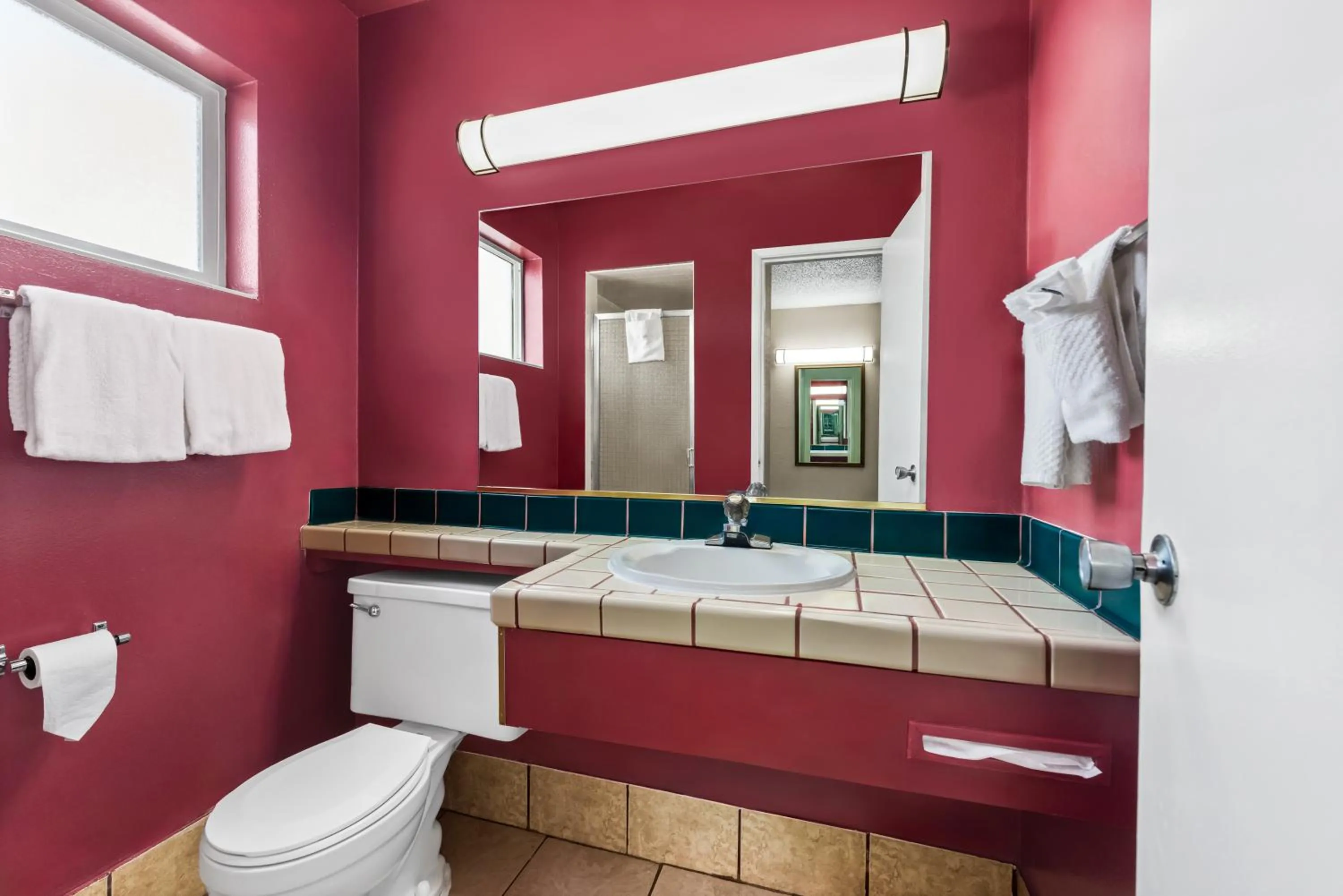 Bathroom in Econo Lodge Fallon Naval Air Station Area