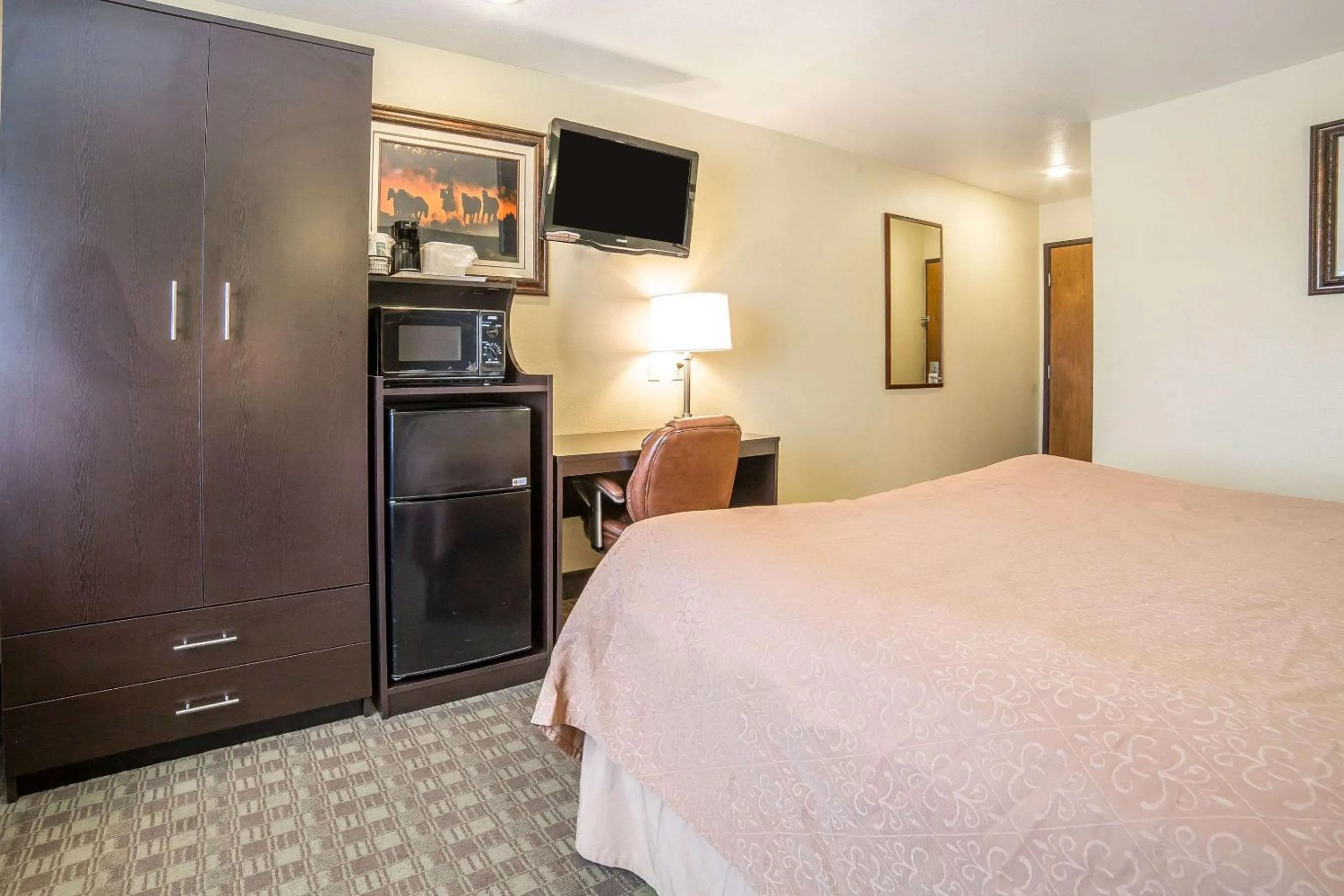 Photo of the whole room, Bed in Quality Inn & Suites Elko