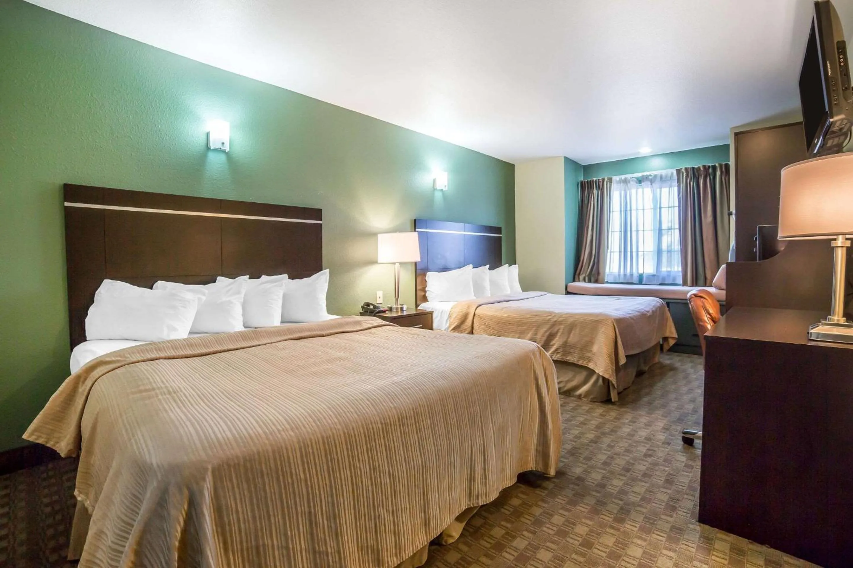 Photo of the whole room, Bed in Quality Inn & Suites Elko