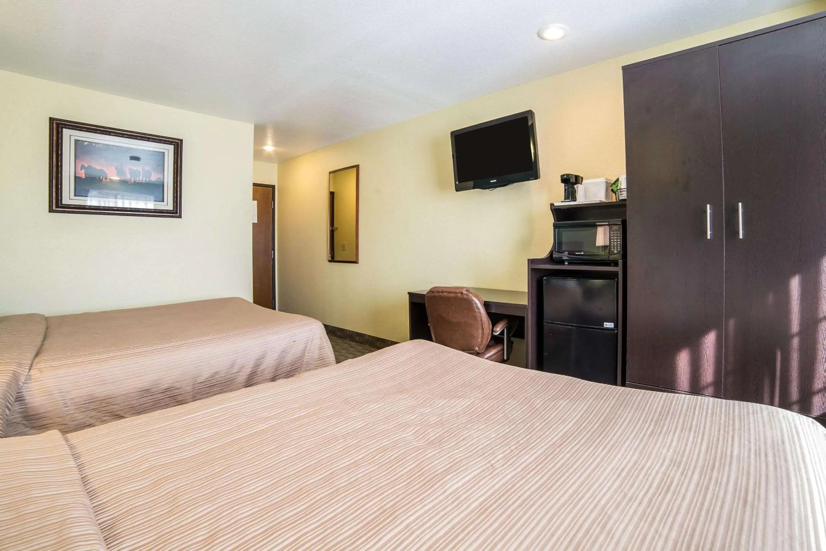 Photo of the whole room, Bed in Quality Inn & Suites Elko