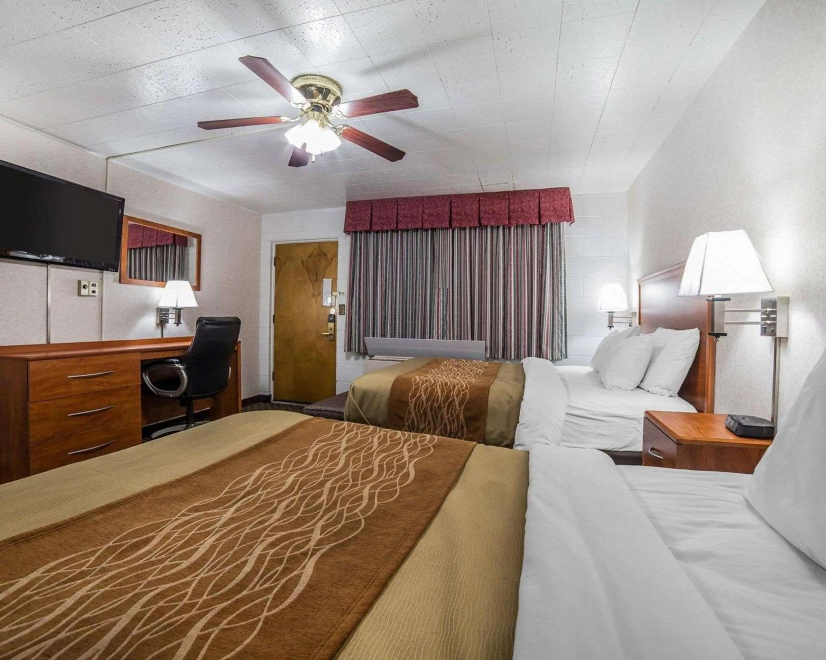 Photo of the whole room, Bed in Rodeway Inn Elko Downtown Area