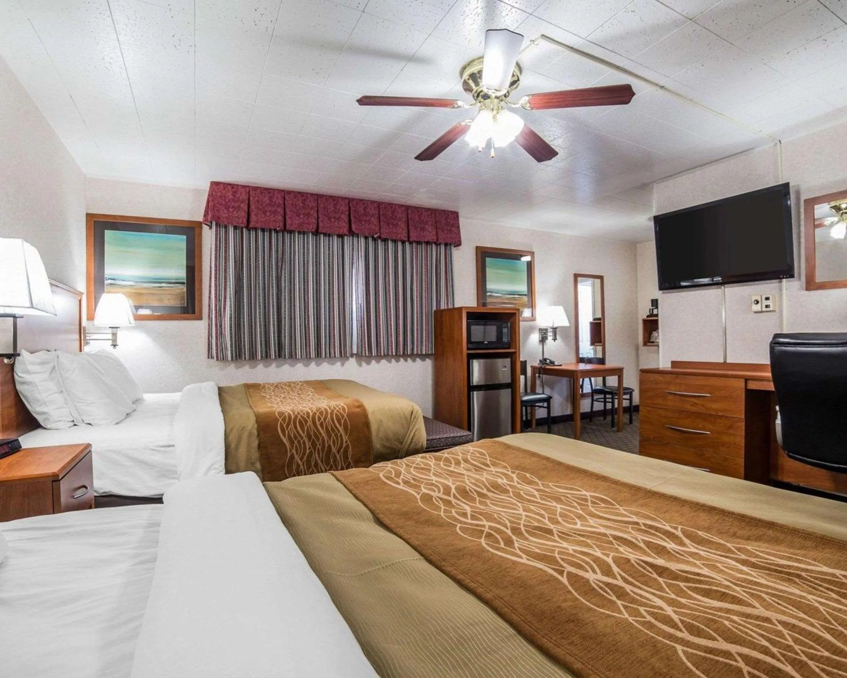 Photo of the whole room, Bed in Rodeway Inn Elko Downtown Area