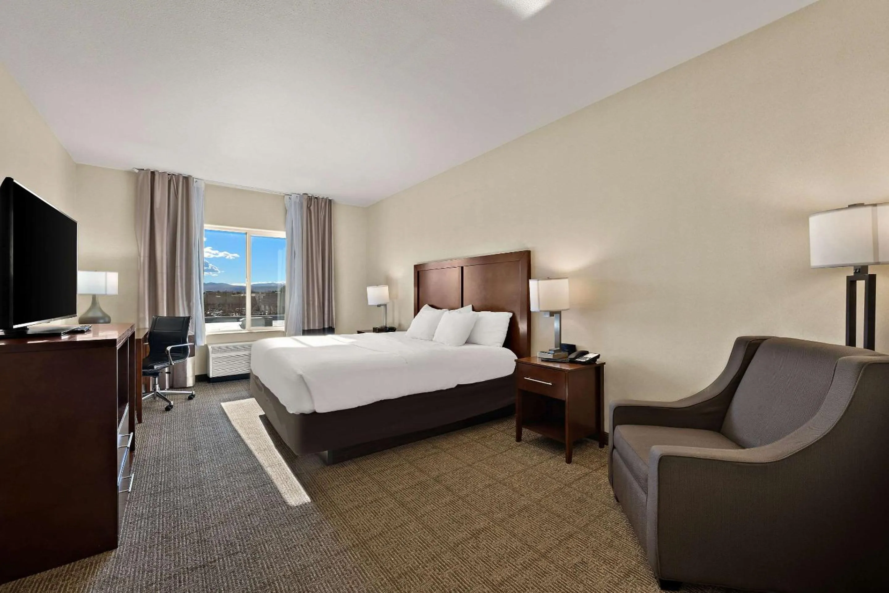 Bedroom, Bed in Comfort Inn & Suites Airport Convention Center