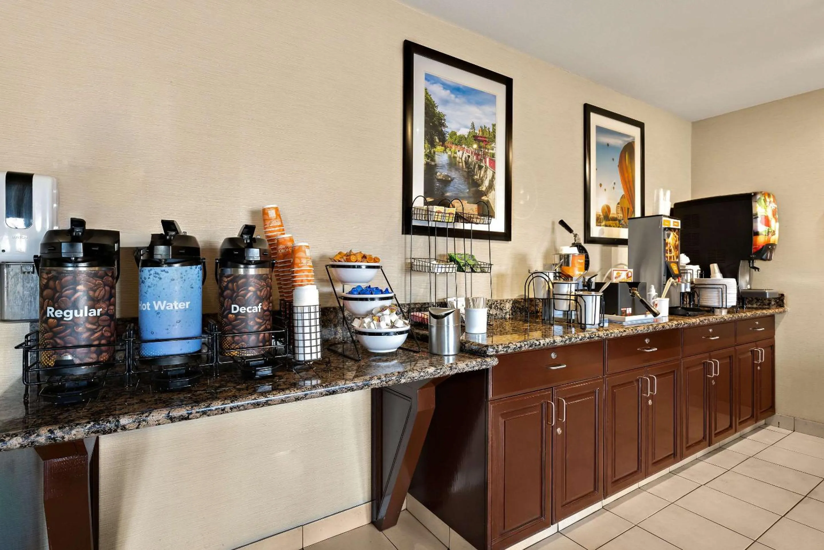 Breakfast in Comfort Inn & Suites Airport Convention Center