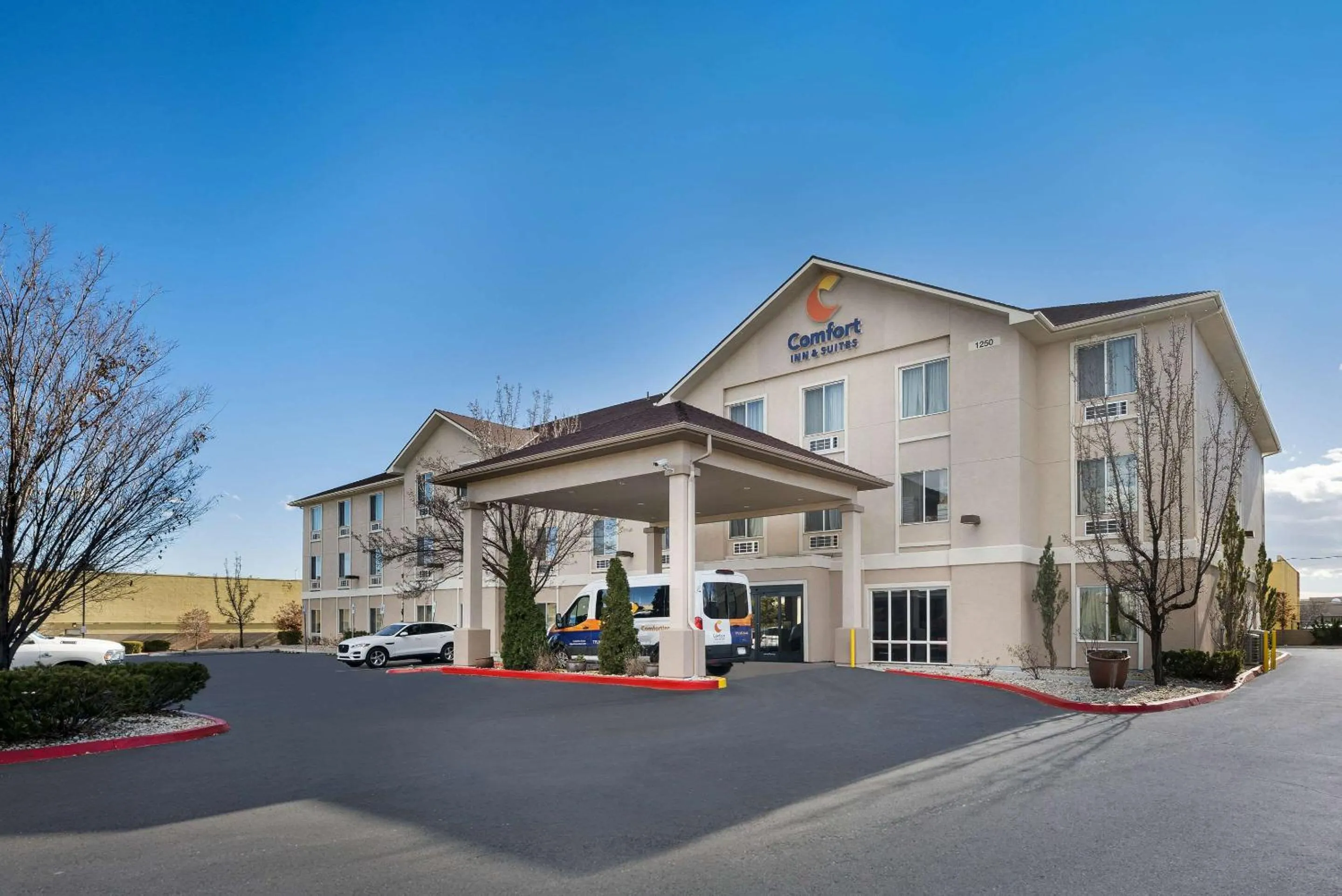 Property building in Comfort Inn & Suites Airport Convention Center