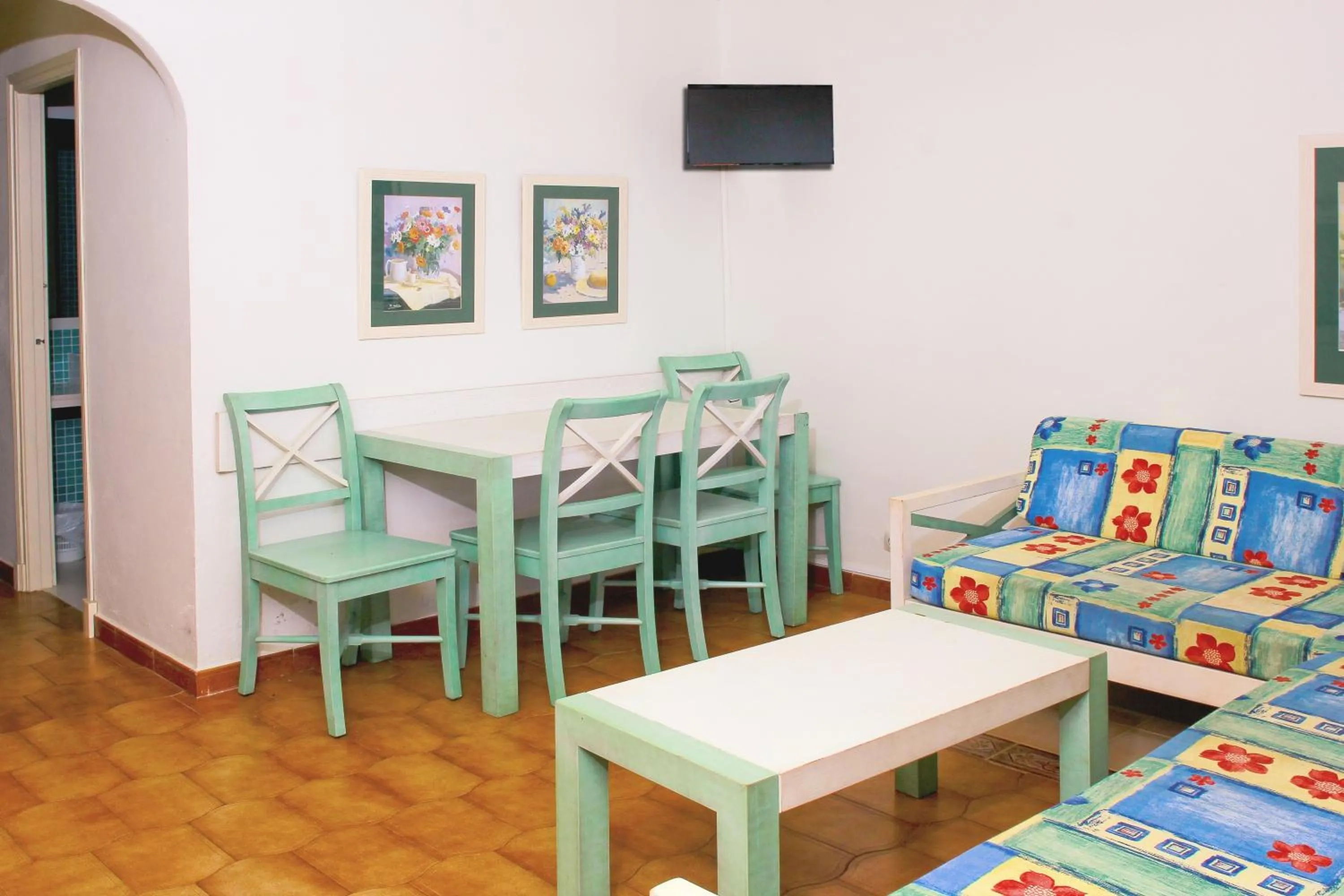 Dining area in Apartamentos Son Bou Gardens By MENORCARENTALS