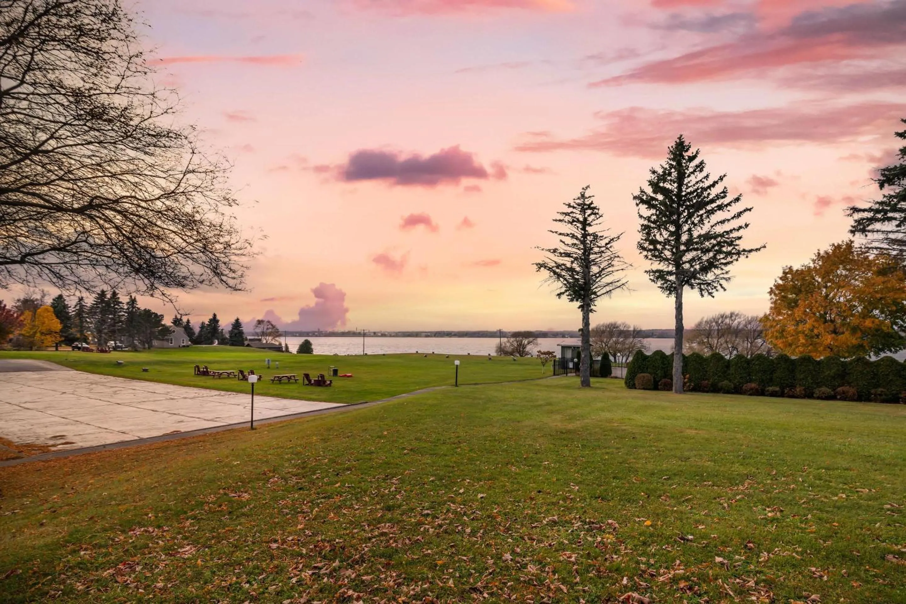 Property building in The Inn at Gran View Ogdensburg, an Ascend Collection Hotel