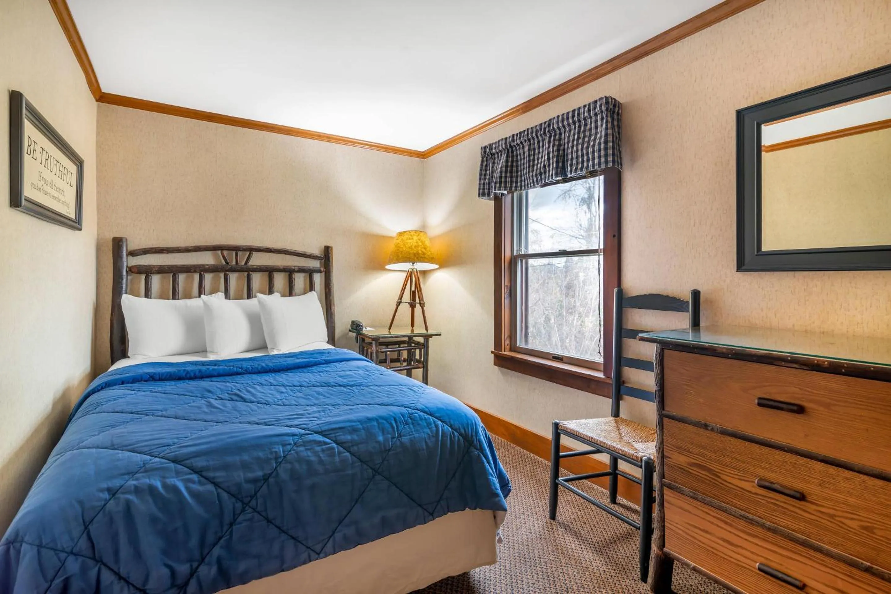 Bedroom, Bed in The Inn at Gran View Ogdensburg, an Ascend Collection Hotel