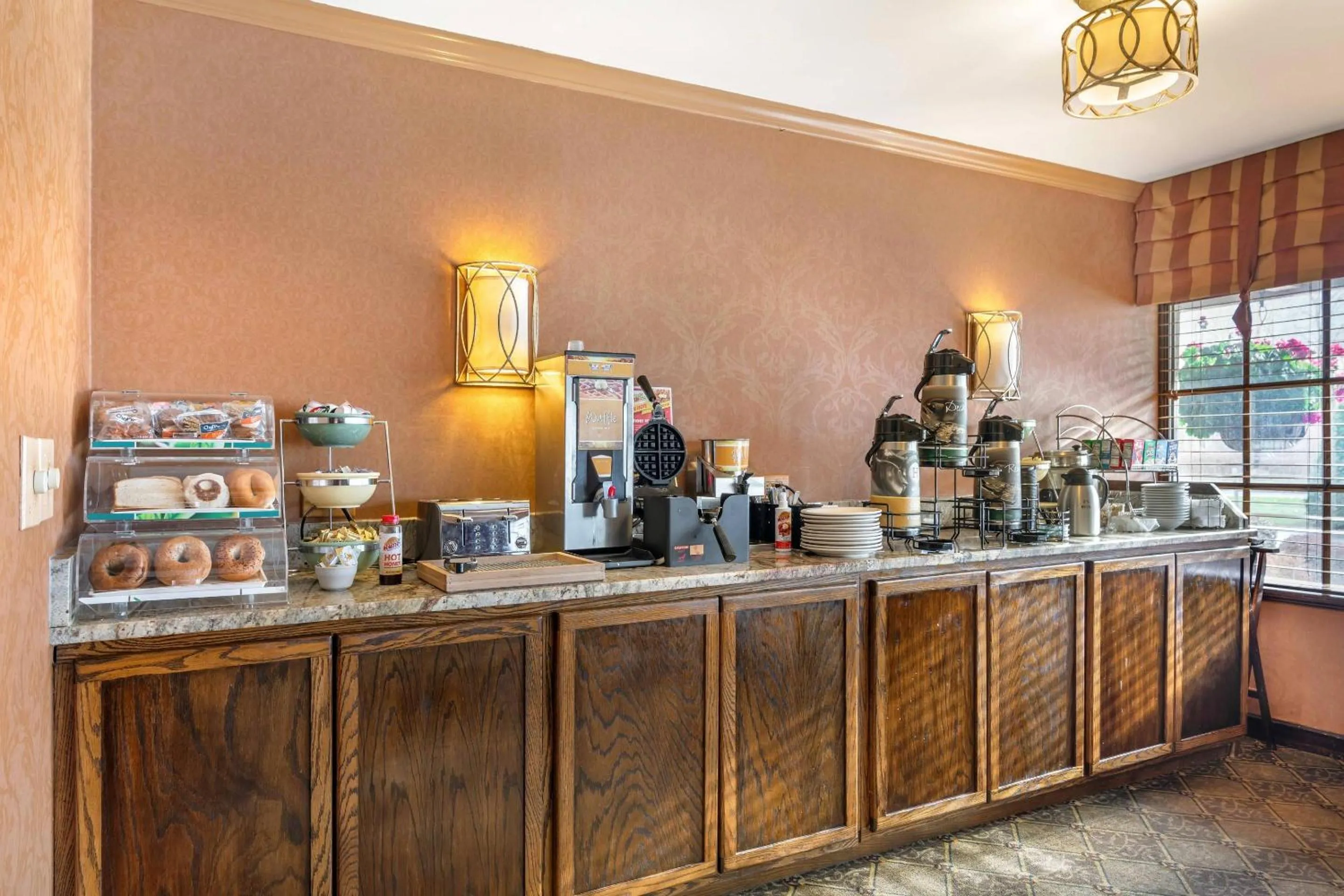 Breakfast in The Inn at Gran View Ogdensburg, an Ascend Collection Hotel