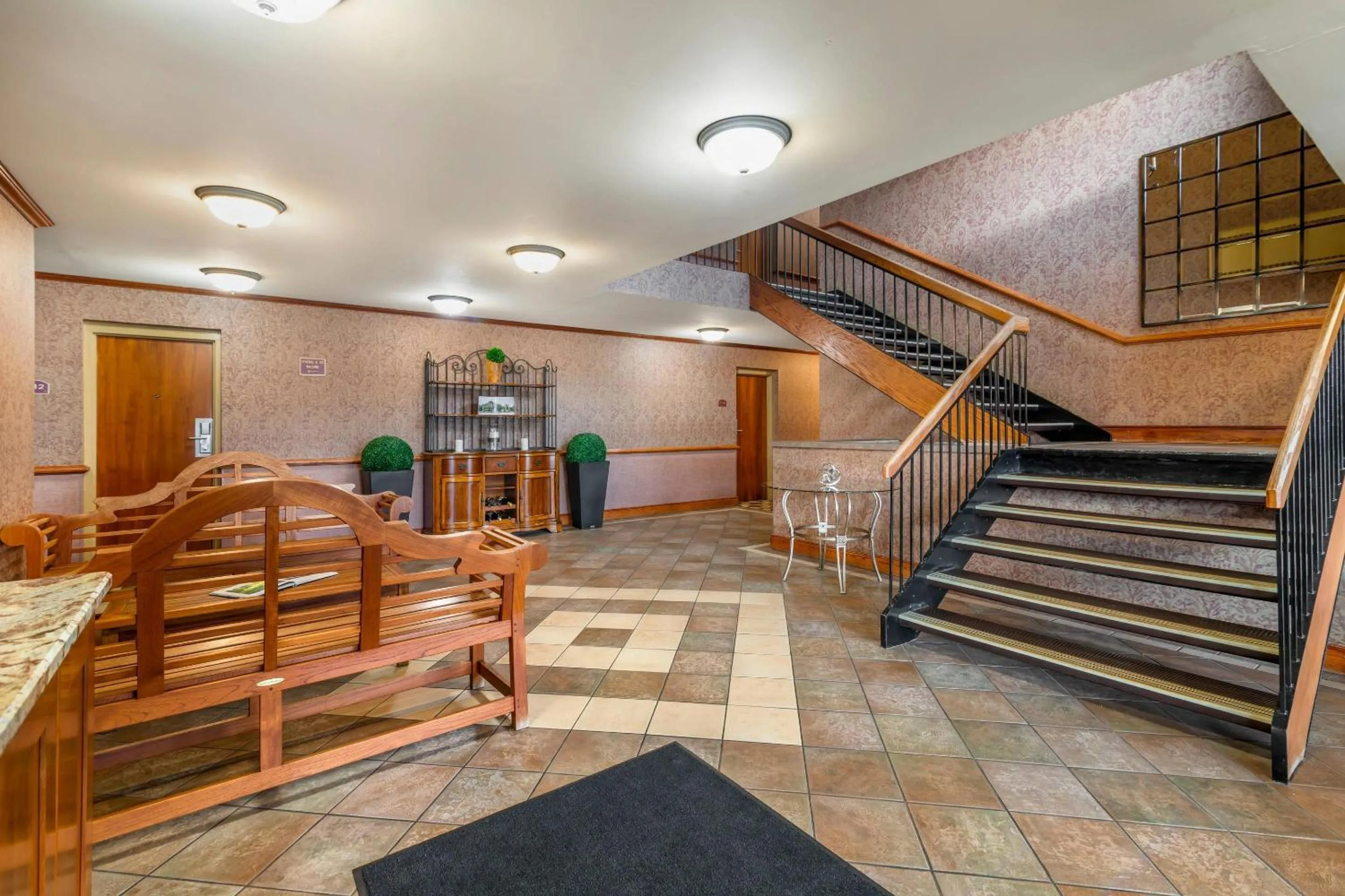 Lobby or reception in The Inn at Gran View Ogdensburg, an Ascend Collection Hotel